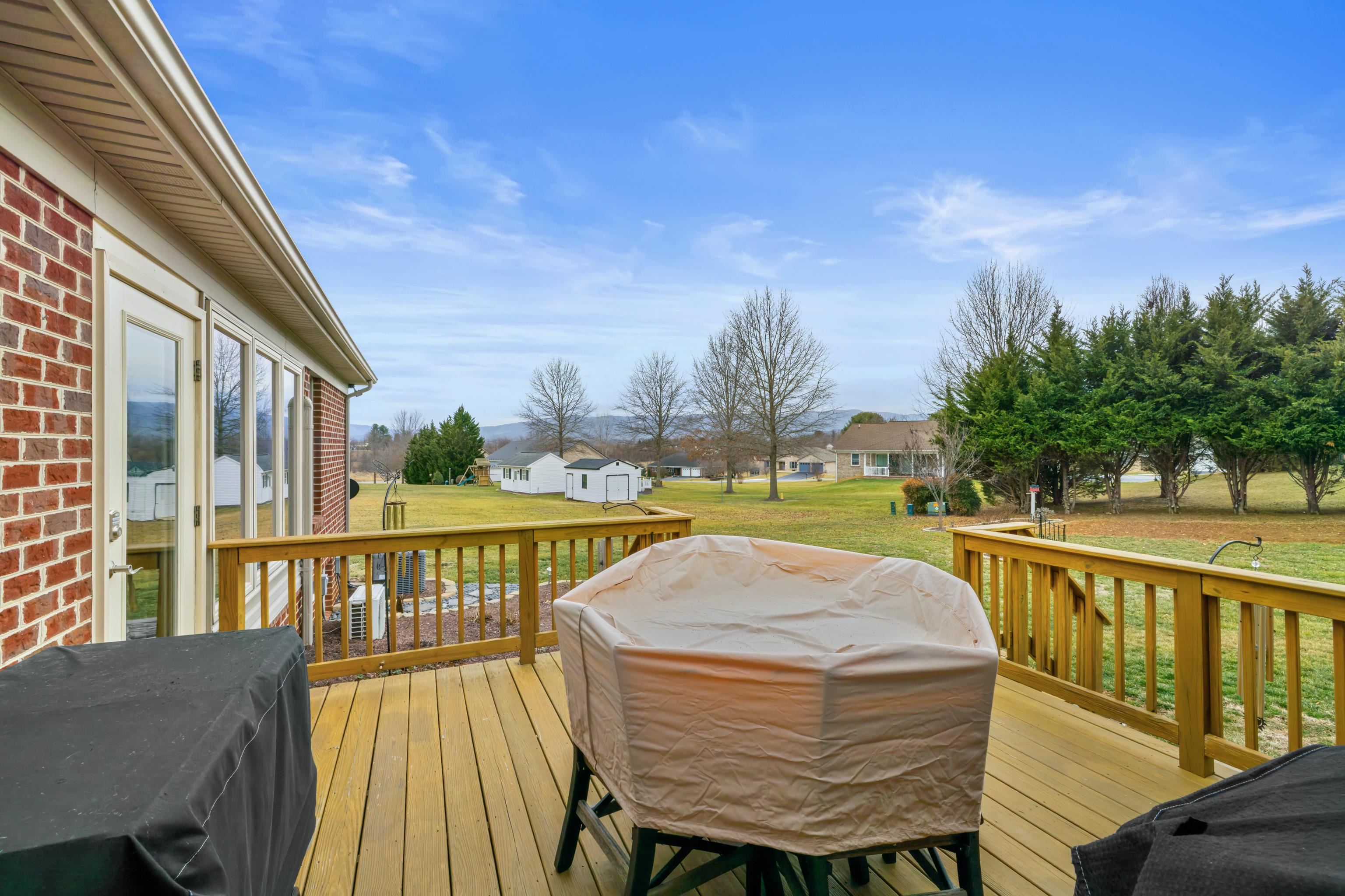 42 LYNN CIR, STUARTS DRAFT, Virginia 24477, 3 Bedrooms Bedrooms, ,2 BathroomsBathrooms,Residential,42 LYNN CIR,673423 MLS # 673423