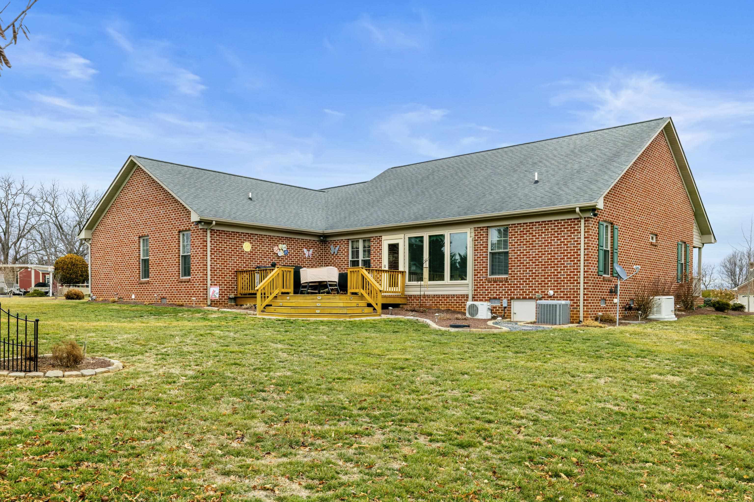 42 LYNN CIR, STUARTS DRAFT, Virginia 24477, 3 Bedrooms Bedrooms, ,2 BathroomsBathrooms,Residential,42 LYNN CIR,673423 MLS # 673423