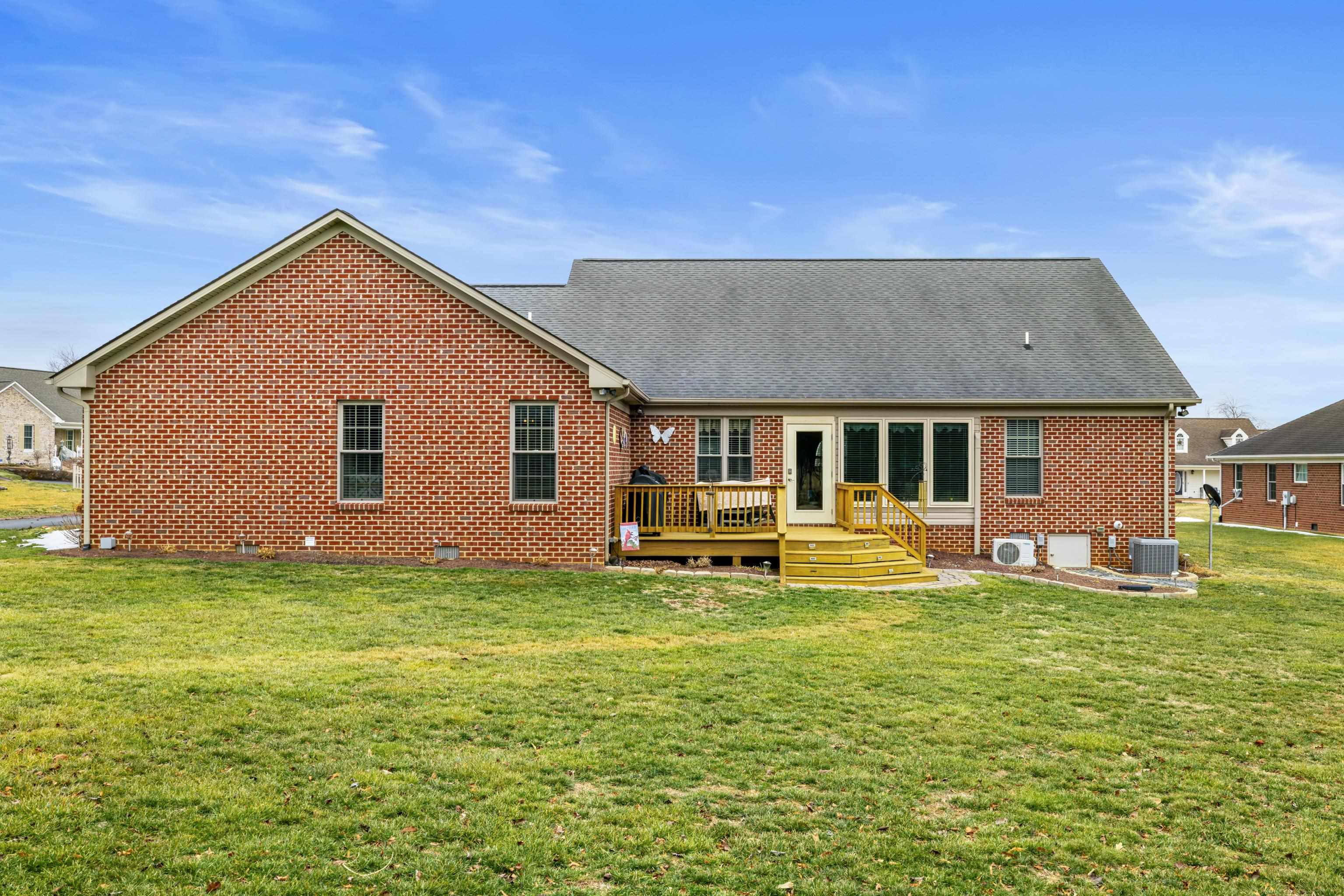 42 LYNN CIR, STUARTS DRAFT, Virginia 24477, 3 Bedrooms Bedrooms, ,2 BathroomsBathrooms,Residential,42 LYNN CIR,673423 MLS # 673423