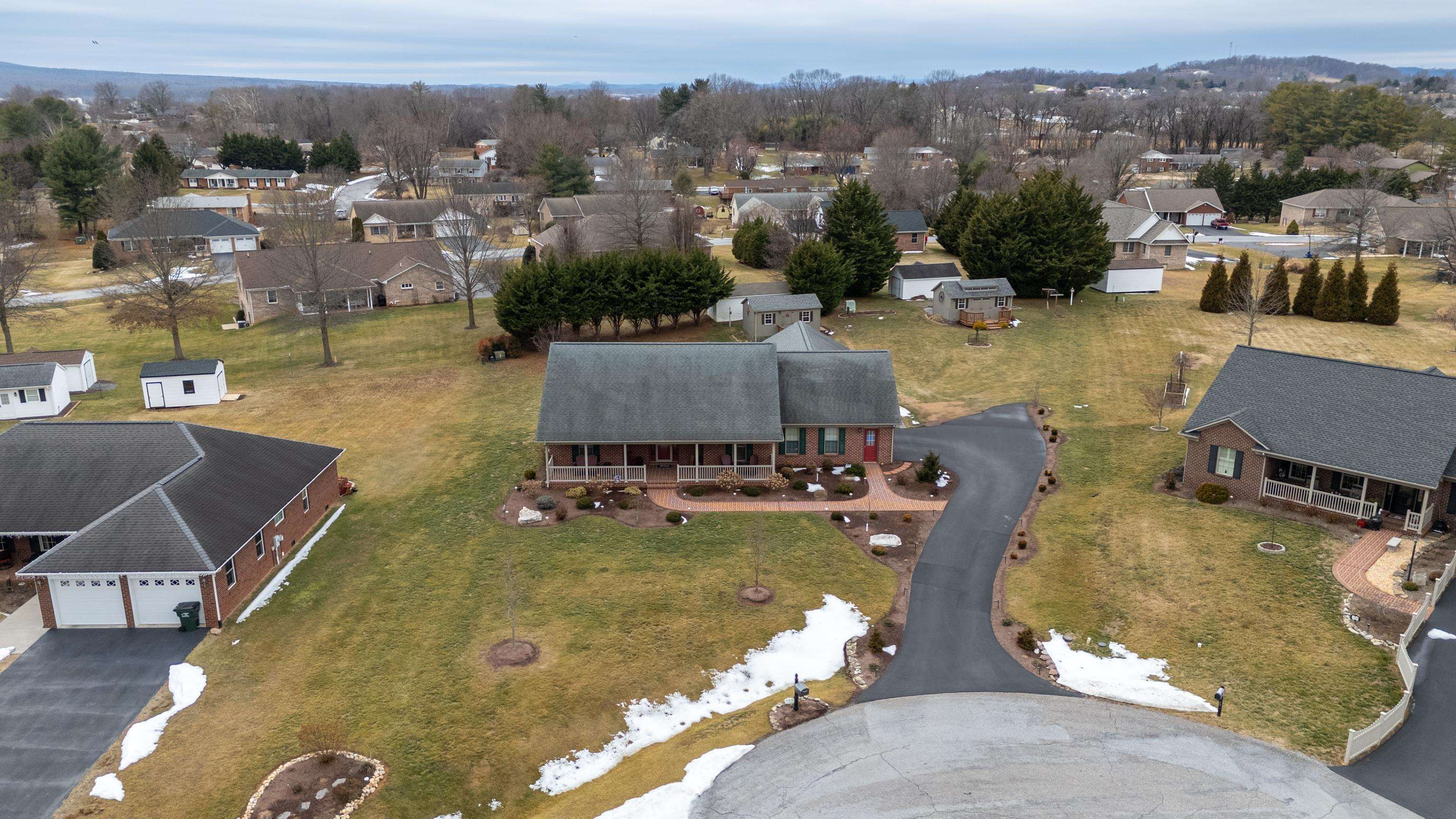 42 LYNN CIR, STUARTS DRAFT, Virginia 24477, 3 Bedrooms Bedrooms, ,2 BathroomsBathrooms,Residential,42 LYNN CIR,673423 MLS # 673423