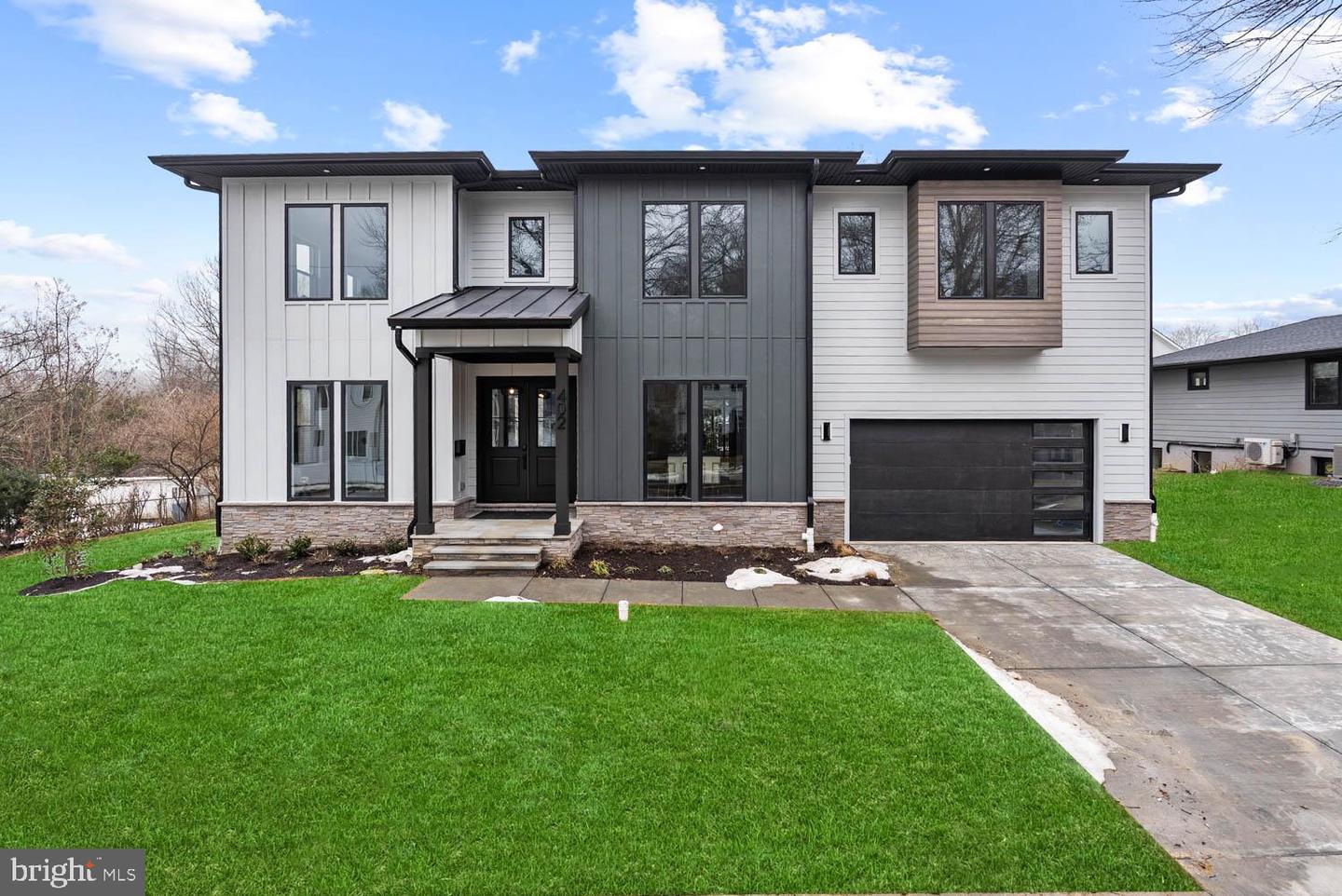 402 MARSHALL RD SW, VIENNA, Virginia 22180, 6 Bedrooms Bedrooms, ,6 BathroomsBathrooms,Residential,For sale,402 MARSHALL RD SW,VAFX2264092 MLS # VAFX2264092