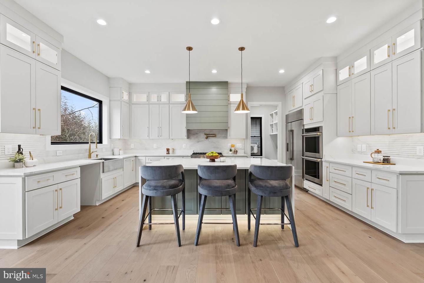 402 MARSHALL RD SW, VIENNA, Virginia 22180, 6 Bedrooms Bedrooms, ,6 BathroomsBathrooms,Residential,For sale,402 MARSHALL RD SW,VAFX2264092 MLS # VAFX2264092