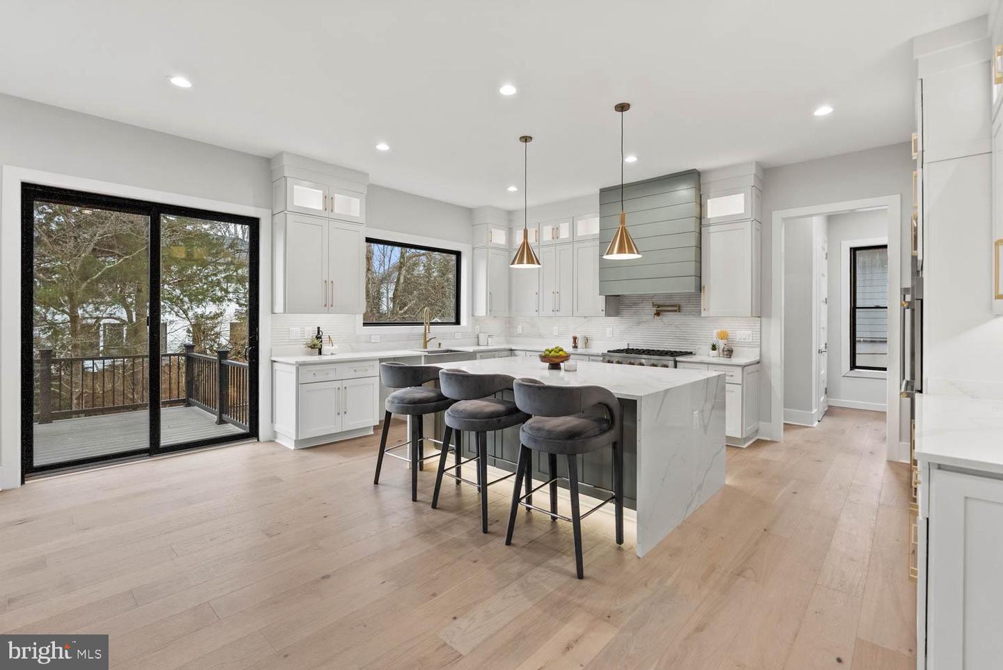 402 MARSHALL RD SW, VIENNA, Virginia 22180, 6 Bedrooms Bedrooms, ,6 BathroomsBathrooms,Residential,For sale,402 MARSHALL RD SW,VAFX2264092 MLS # VAFX2264092