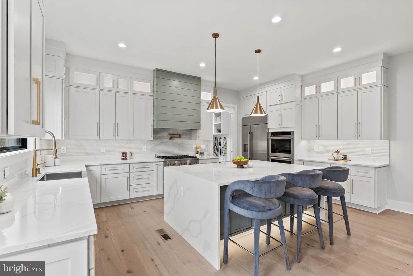 402 MARSHALL RD SW, VIENNA, Virginia 22180, 6 Bedrooms Bedrooms, ,6 BathroomsBathrooms,Residential,For sale,402 MARSHALL RD SW,VAFX2264092 MLS # VAFX2264092