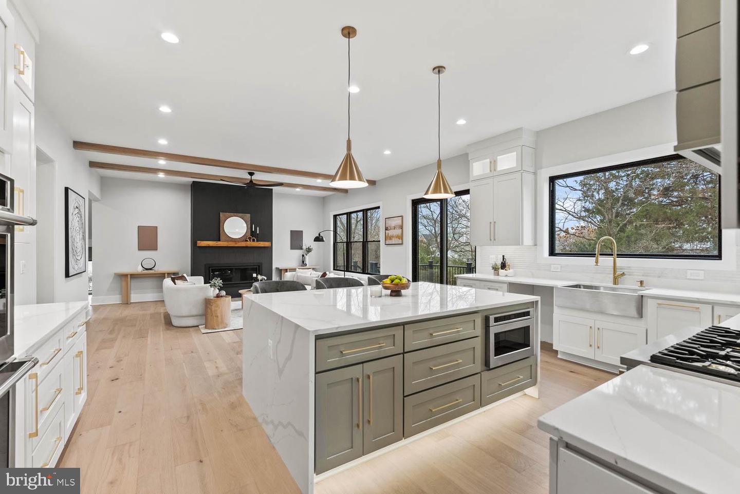 402 MARSHALL RD SW, VIENNA, Virginia 22180, 6 Bedrooms Bedrooms, ,6 BathroomsBathrooms,Residential,For sale,402 MARSHALL RD SW,VAFX2264092 MLS # VAFX2264092