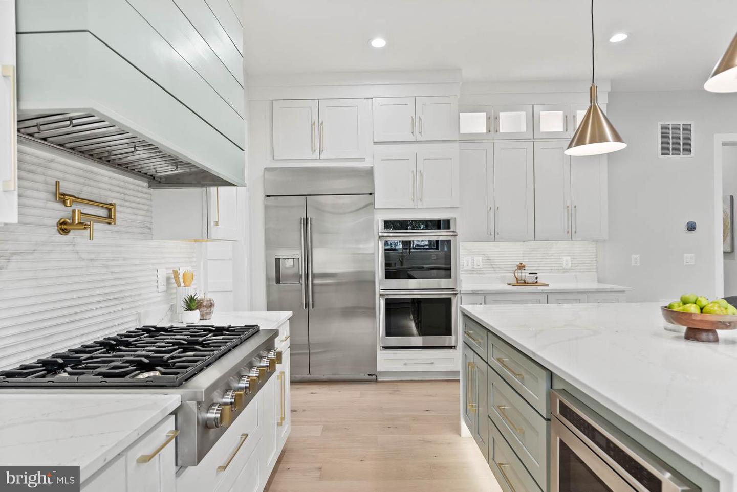 402 MARSHALL RD SW, VIENNA, Virginia 22180, 6 Bedrooms Bedrooms, ,6 BathroomsBathrooms,Residential,For sale,402 MARSHALL RD SW,VAFX2264092 MLS # VAFX2264092