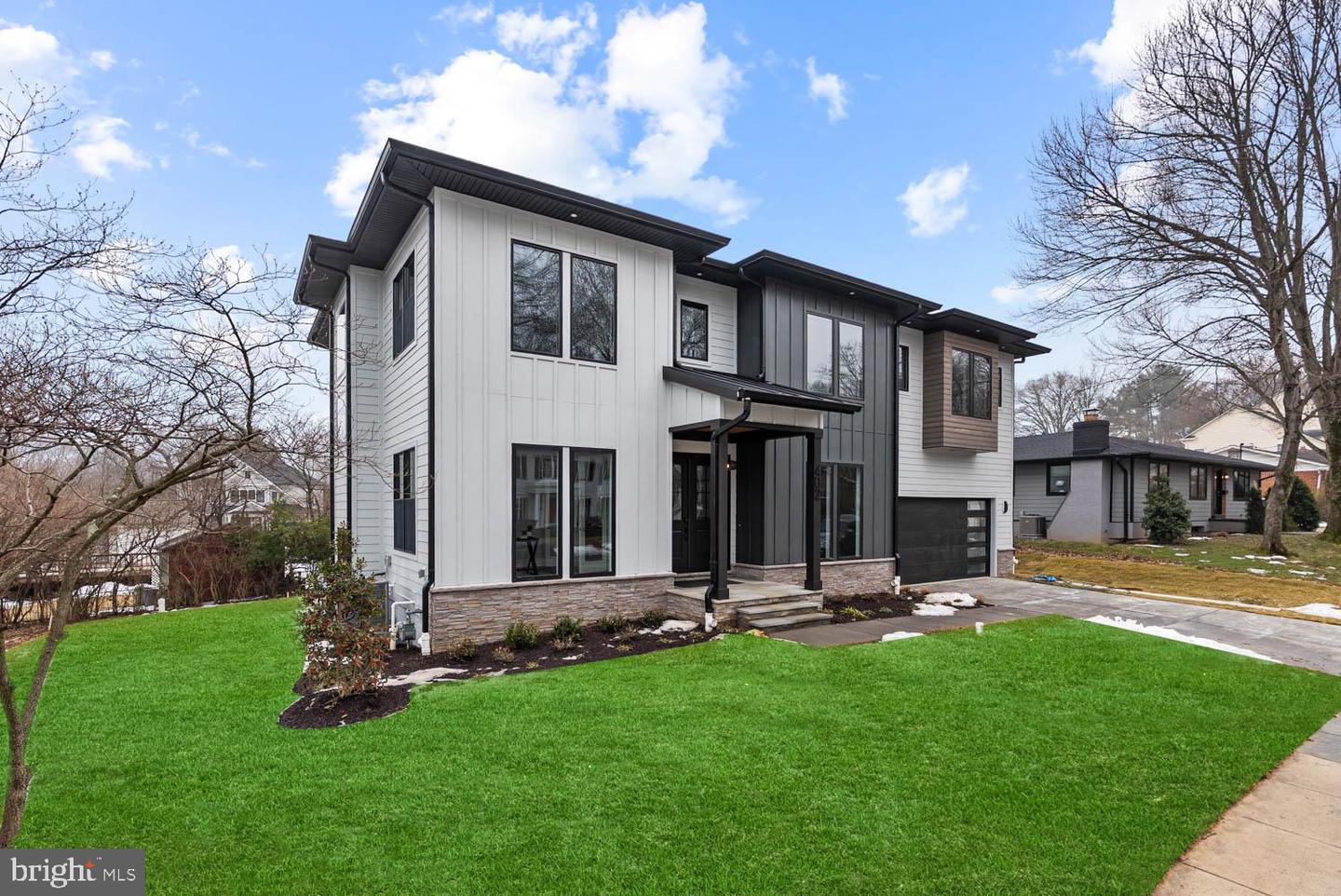 402 MARSHALL RD SW, VIENNA, Virginia 22180, 6 Bedrooms Bedrooms, ,6 BathroomsBathrooms,Residential,For sale,402 MARSHALL RD SW,VAFX2264092 MLS # VAFX2264092