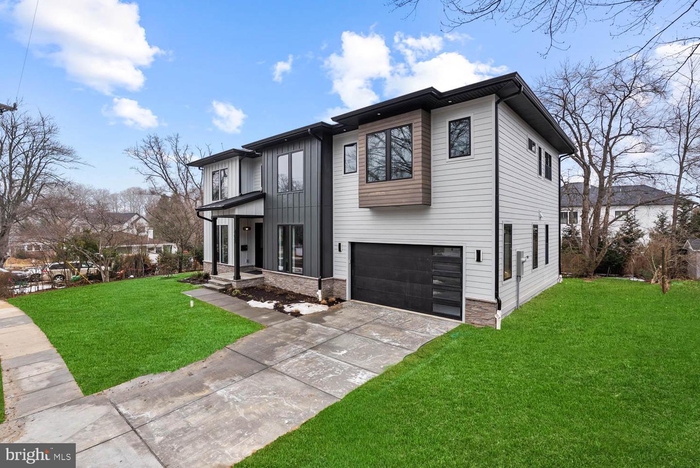 402 MARSHALL RD SW, VIENNA, Virginia 22180, 6 Bedrooms Bedrooms, ,6 BathroomsBathrooms,Residential,For sale,402 MARSHALL RD SW,VAFX2264092 MLS # VAFX2264092