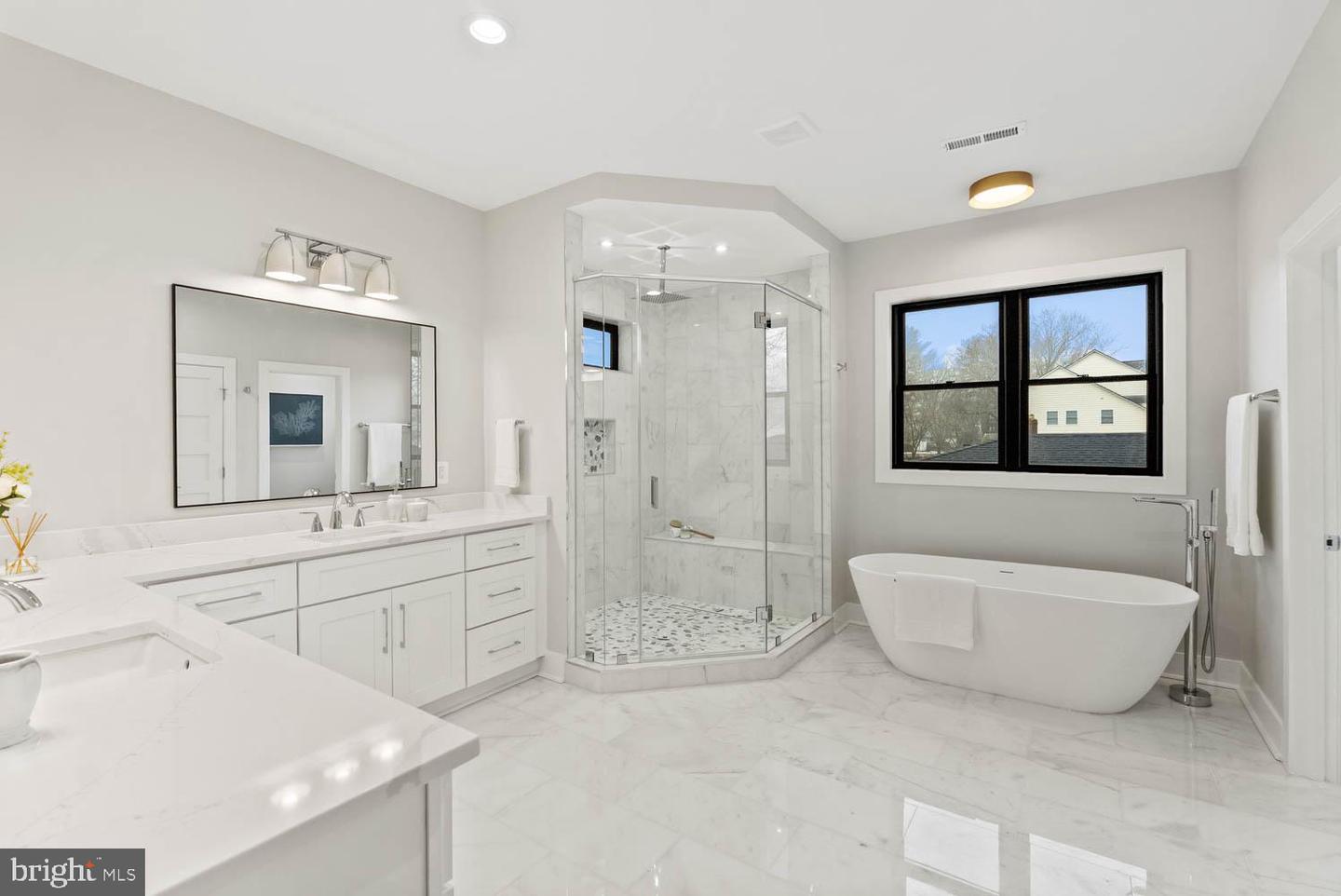 402 MARSHALL RD SW, VIENNA, Virginia 22180, 6 Bedrooms Bedrooms, ,6 BathroomsBathrooms,Residential,For sale,402 MARSHALL RD SW,VAFX2264092 MLS # VAFX2264092