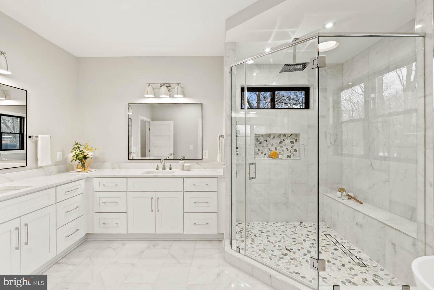 402 MARSHALL RD SW, VIENNA, Virginia 22180, 6 Bedrooms Bedrooms, ,6 BathroomsBathrooms,Residential,For sale,402 MARSHALL RD SW,VAFX2264092 MLS # VAFX2264092