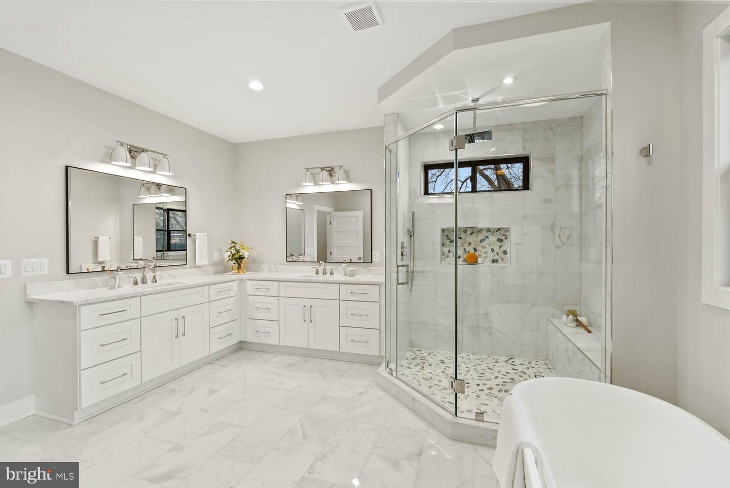 402 MARSHALL RD SW, VIENNA, Virginia 22180, 6 Bedrooms Bedrooms, ,6 BathroomsBathrooms,Residential,For sale,402 MARSHALL RD SW,VAFX2264092 MLS # VAFX2264092