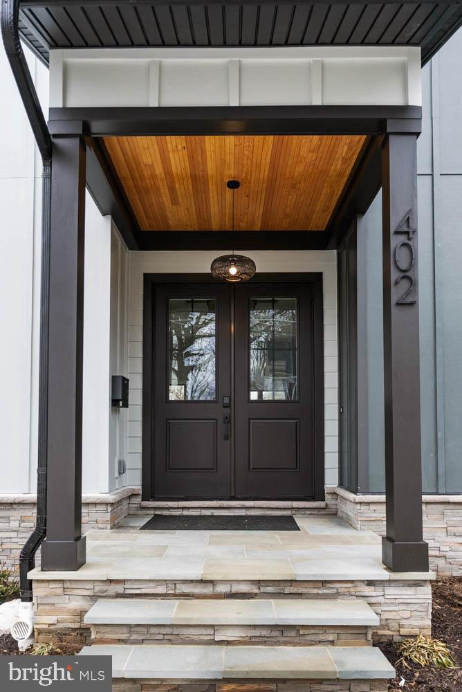 402 MARSHALL RD SW, VIENNA, Virginia 22180, 6 Bedrooms Bedrooms, ,6 BathroomsBathrooms,Residential,For sale,402 MARSHALL RD SW,VAFX2264092 MLS # VAFX2264092