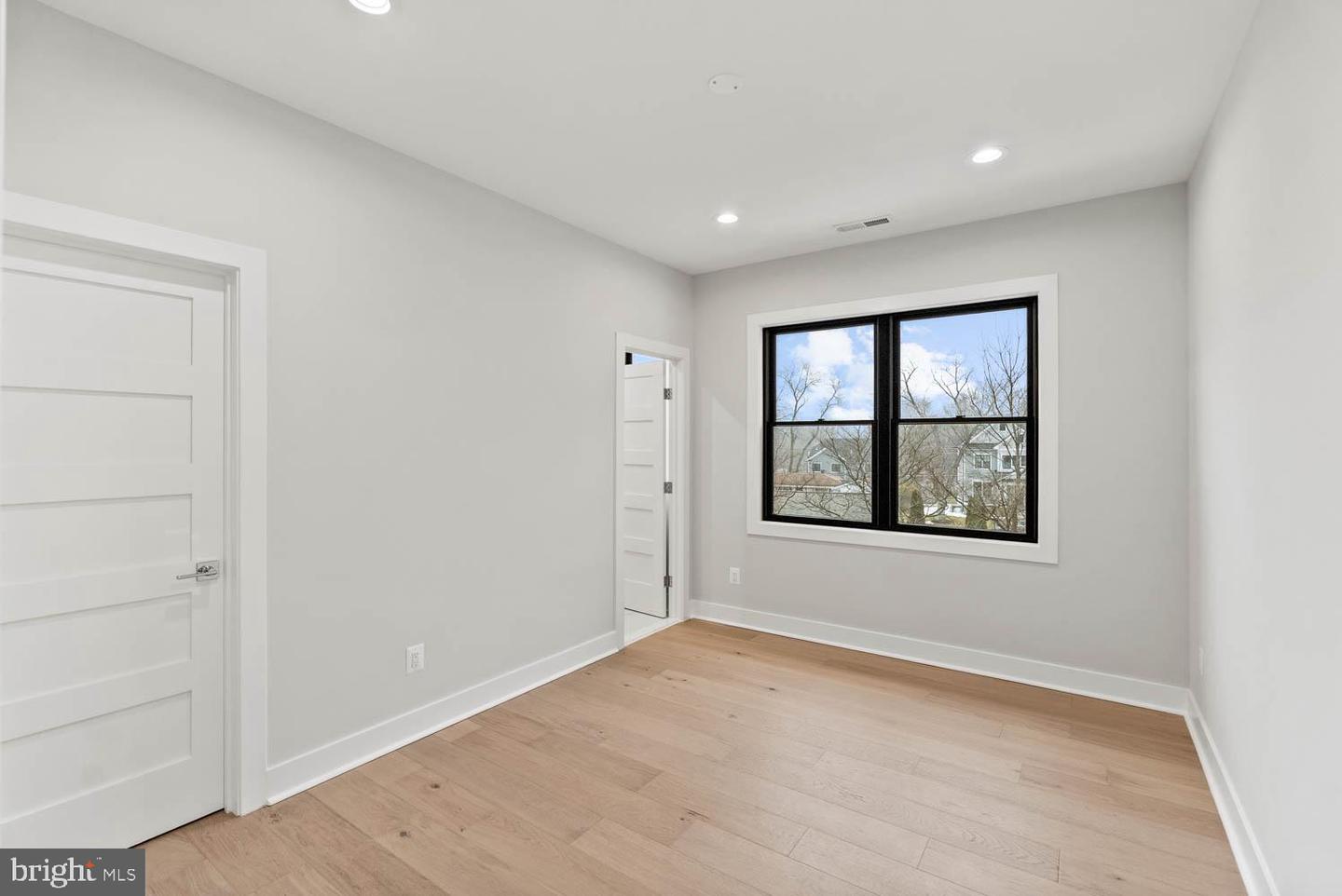 402 MARSHALL RD SW, VIENNA, Virginia 22180, 6 Bedrooms Bedrooms, ,6 BathroomsBathrooms,Residential,For sale,402 MARSHALL RD SW,VAFX2264092 MLS # VAFX2264092