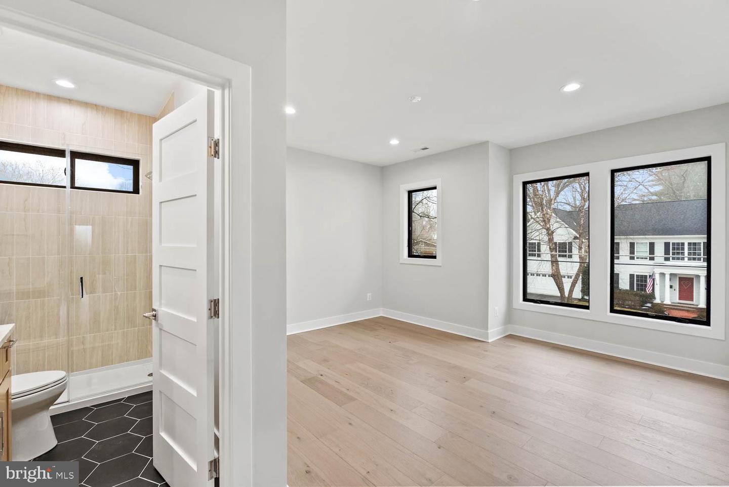 402 MARSHALL RD SW, VIENNA, Virginia 22180, 6 Bedrooms Bedrooms, ,6 BathroomsBathrooms,Residential,For sale,402 MARSHALL RD SW,VAFX2264092 MLS # VAFX2264092