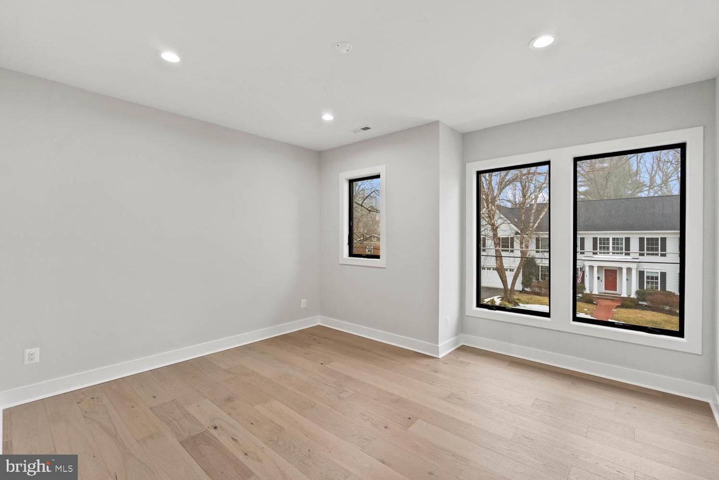 402 MARSHALL RD SW, VIENNA, Virginia 22180, 6 Bedrooms Bedrooms, ,6 BathroomsBathrooms,Residential,For sale,402 MARSHALL RD SW,VAFX2264092 MLS # VAFX2264092