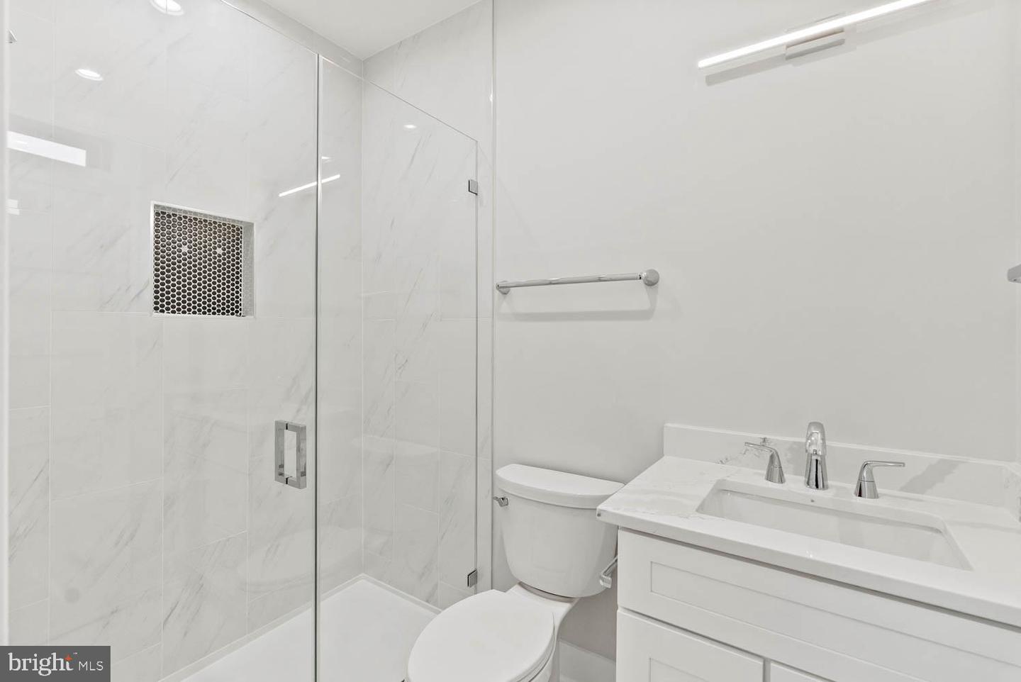 402 MARSHALL RD SW, VIENNA, Virginia 22180, 6 Bedrooms Bedrooms, ,6 BathroomsBathrooms,Residential,For sale,402 MARSHALL RD SW,VAFX2264092 MLS # VAFX2264092