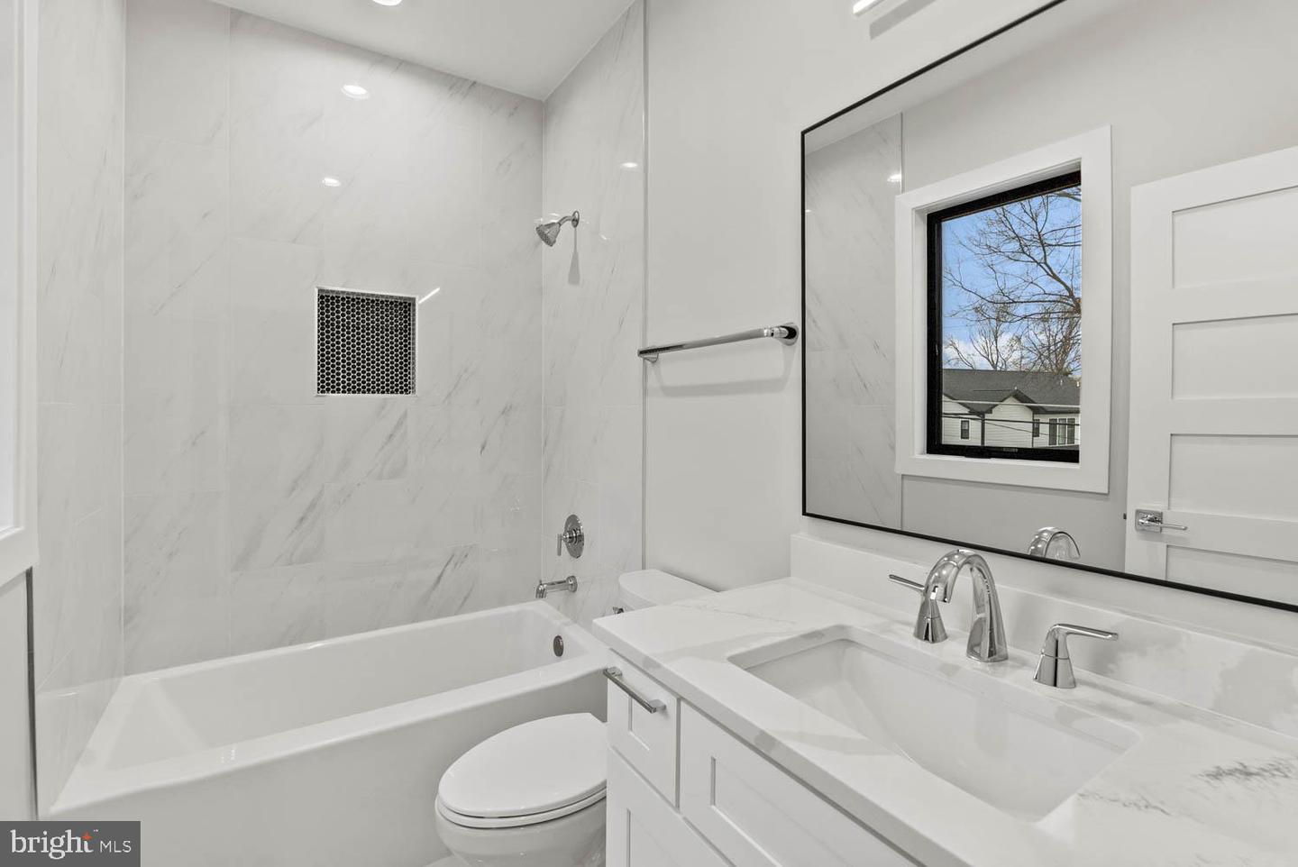 402 MARSHALL RD SW, VIENNA, Virginia 22180, 6 Bedrooms Bedrooms, ,6 BathroomsBathrooms,Residential,For sale,402 MARSHALL RD SW,VAFX2264092 MLS # VAFX2264092