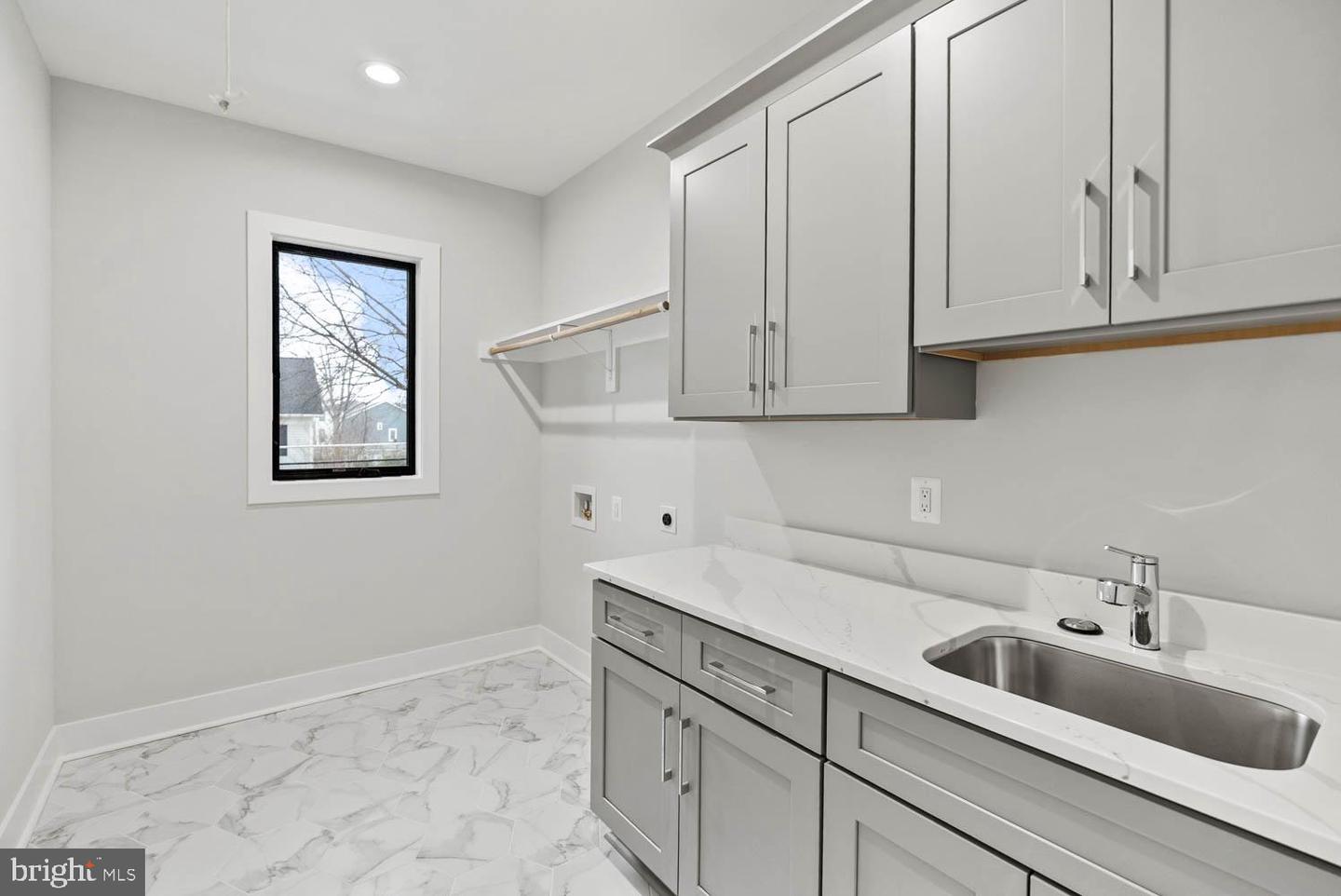 402 MARSHALL RD SW, VIENNA, Virginia 22180, 6 Bedrooms Bedrooms, ,6 BathroomsBathrooms,Residential,For sale,402 MARSHALL RD SW,VAFX2264092 MLS # VAFX2264092