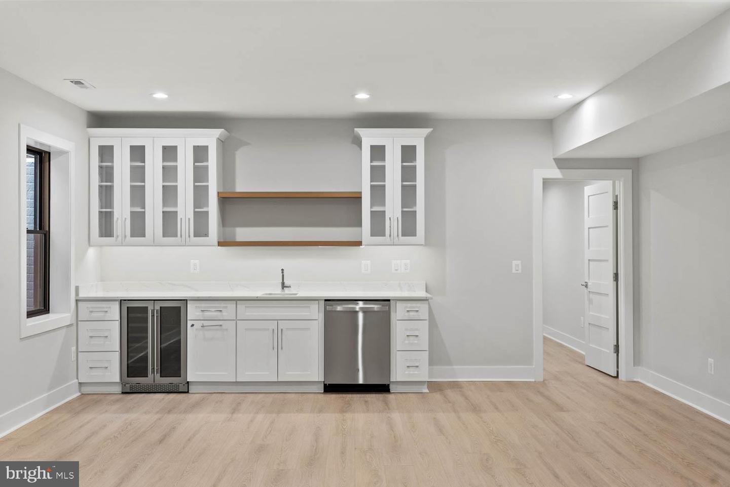 402 MARSHALL RD SW, VIENNA, Virginia 22180, 6 Bedrooms Bedrooms, ,6 BathroomsBathrooms,Residential,For sale,402 MARSHALL RD SW,VAFX2264092 MLS # VAFX2264092