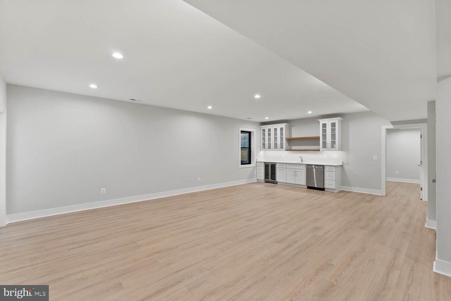 402 MARSHALL RD SW, VIENNA, Virginia 22180, 6 Bedrooms Bedrooms, ,6 BathroomsBathrooms,Residential,For sale,402 MARSHALL RD SW,VAFX2264092 MLS # VAFX2264092