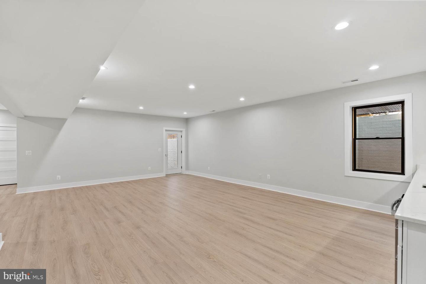 402 MARSHALL RD SW, VIENNA, Virginia 22180, 6 Bedrooms Bedrooms, ,6 BathroomsBathrooms,Residential,For sale,402 MARSHALL RD SW,VAFX2264092 MLS # VAFX2264092