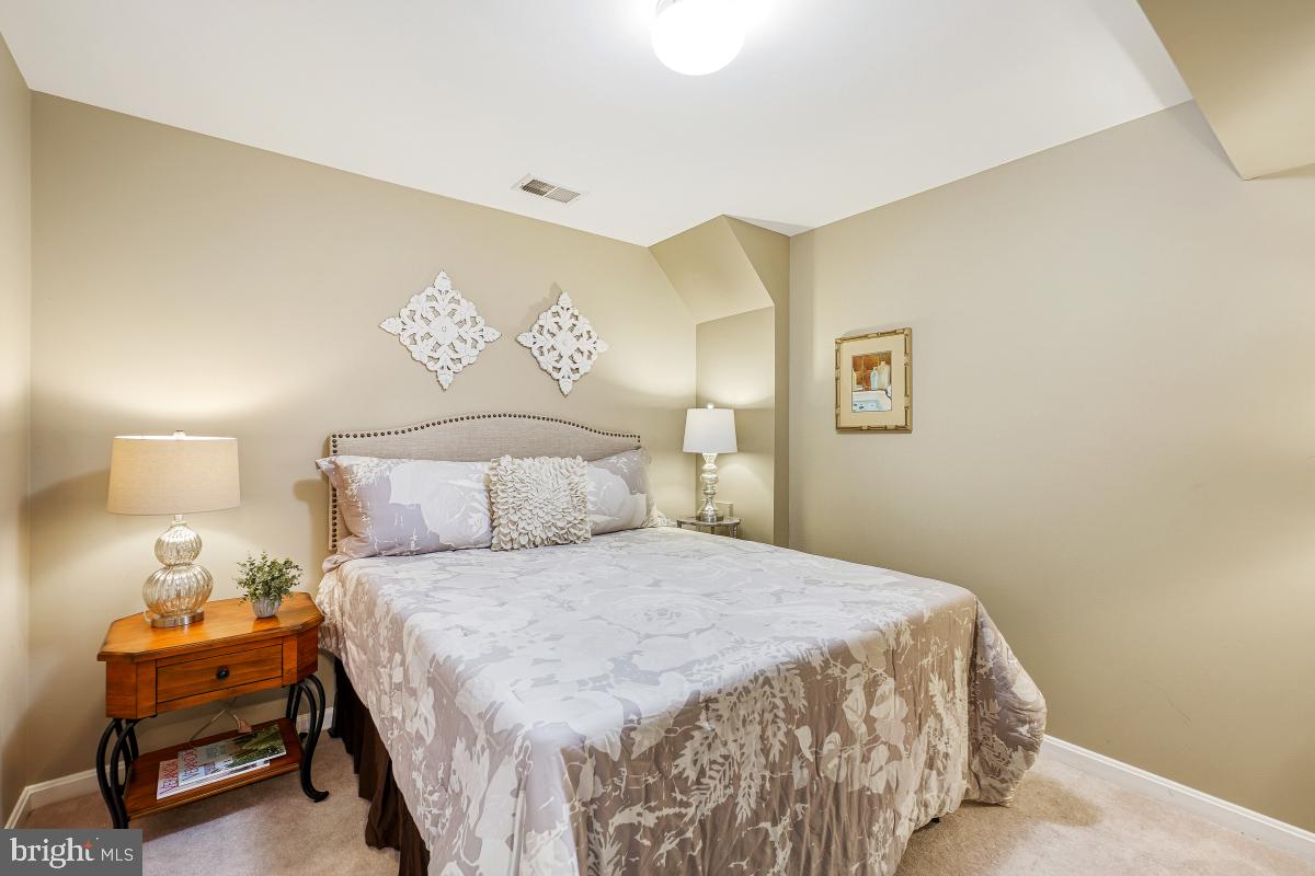 46806 LAWNES CREEK TER, STERLING, Virginia 20165, 3 Bedrooms Bedrooms, 8 Rooms Rooms,3 BathroomsBathrooms,Residential,For sale,46806 LAWNES CREEK TER,VALO2109036 MLS # VALO2109036