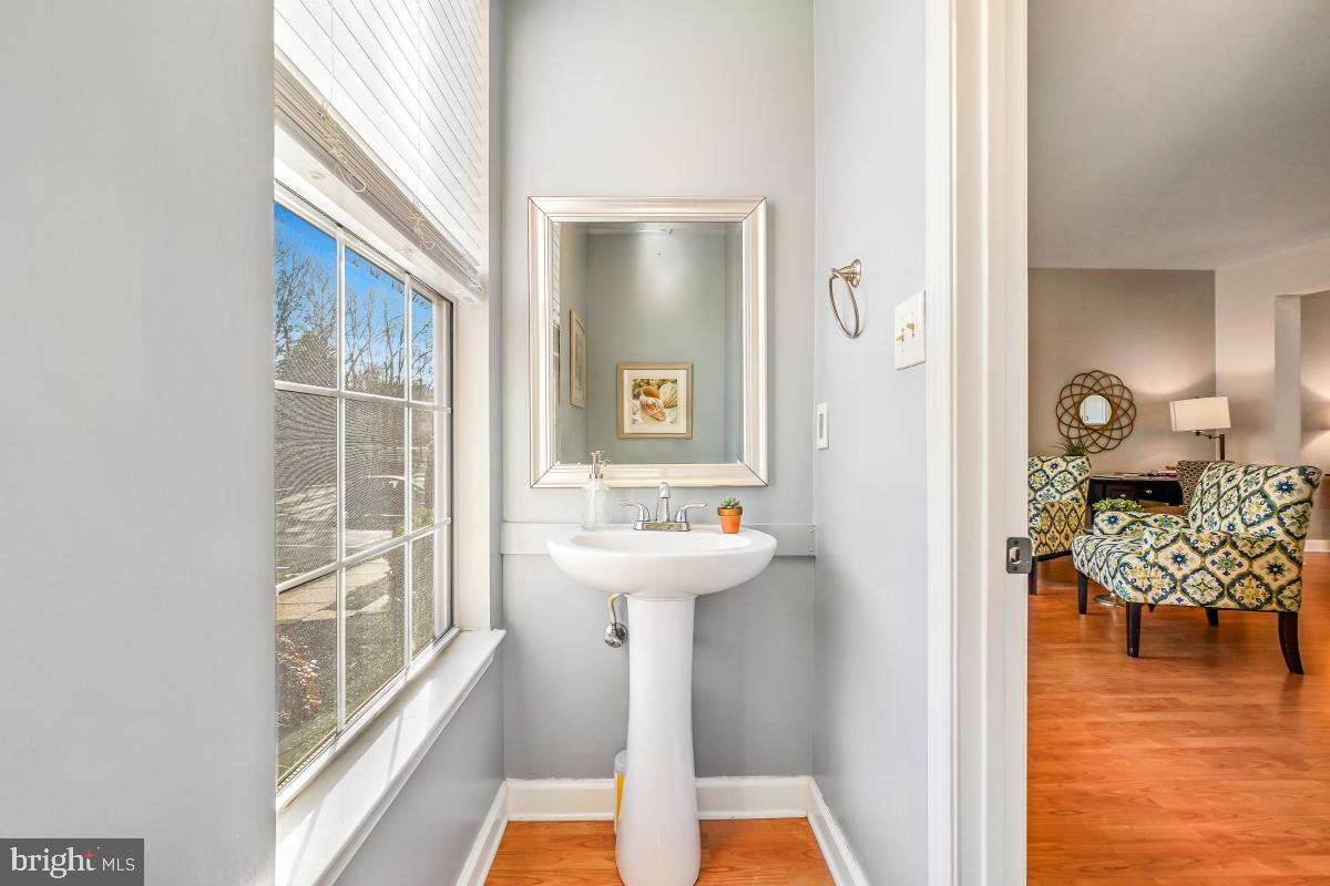 46806 LAWNES CREEK TER, STERLING, Virginia 20165, 3 Bedrooms Bedrooms, 8 Rooms Rooms,3 BathroomsBathrooms,Residential,For sale,46806 LAWNES CREEK TER,VALO2109036 MLS # VALO2109036