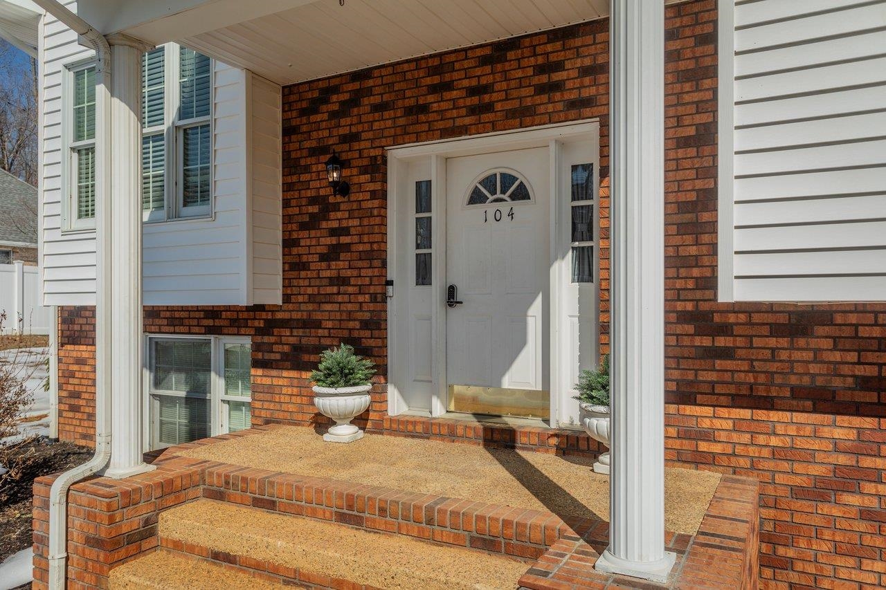 104 S PERSIMMON ST, ELKTON, Virginia 22827, 4 Bedrooms Bedrooms, ,3 BathroomsBathrooms,Residential,104 S PERSIMMON ST,673408 MLS # 673408