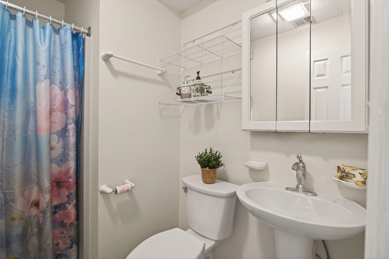 104 S PERSIMMON ST, ELKTON, Virginia 22827, 4 Bedrooms Bedrooms, ,3 BathroomsBathrooms,Residential,104 S PERSIMMON ST,673408 MLS # 673408