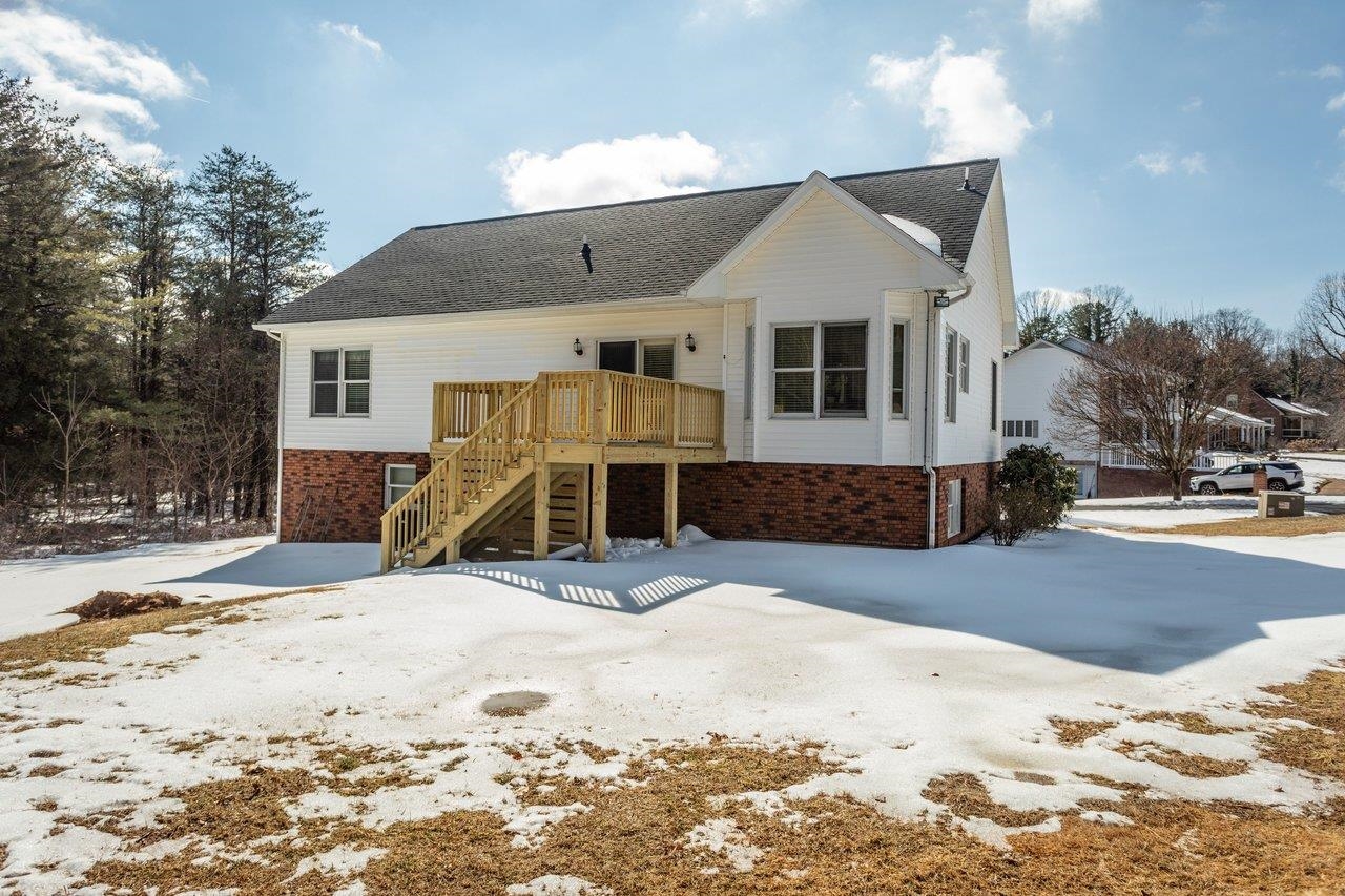 104 S PERSIMMON ST, ELKTON, Virginia 22827, 4 Bedrooms Bedrooms, ,3 BathroomsBathrooms,Residential,104 S PERSIMMON ST,673408 MLS # 673408