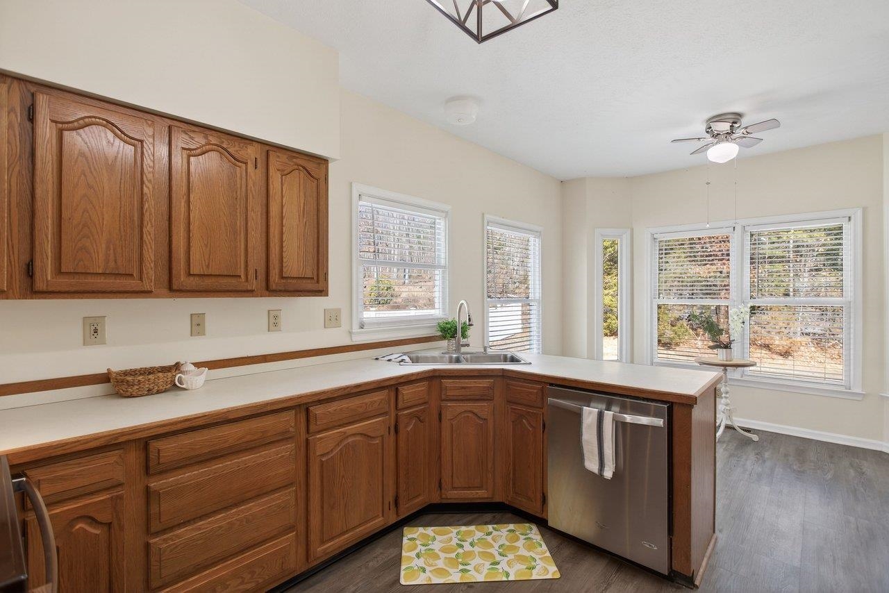 104 S PERSIMMON ST, ELKTON, Virginia 22827, 4 Bedrooms Bedrooms, ,3 BathroomsBathrooms,Residential,104 S PERSIMMON ST,673408 MLS # 673408