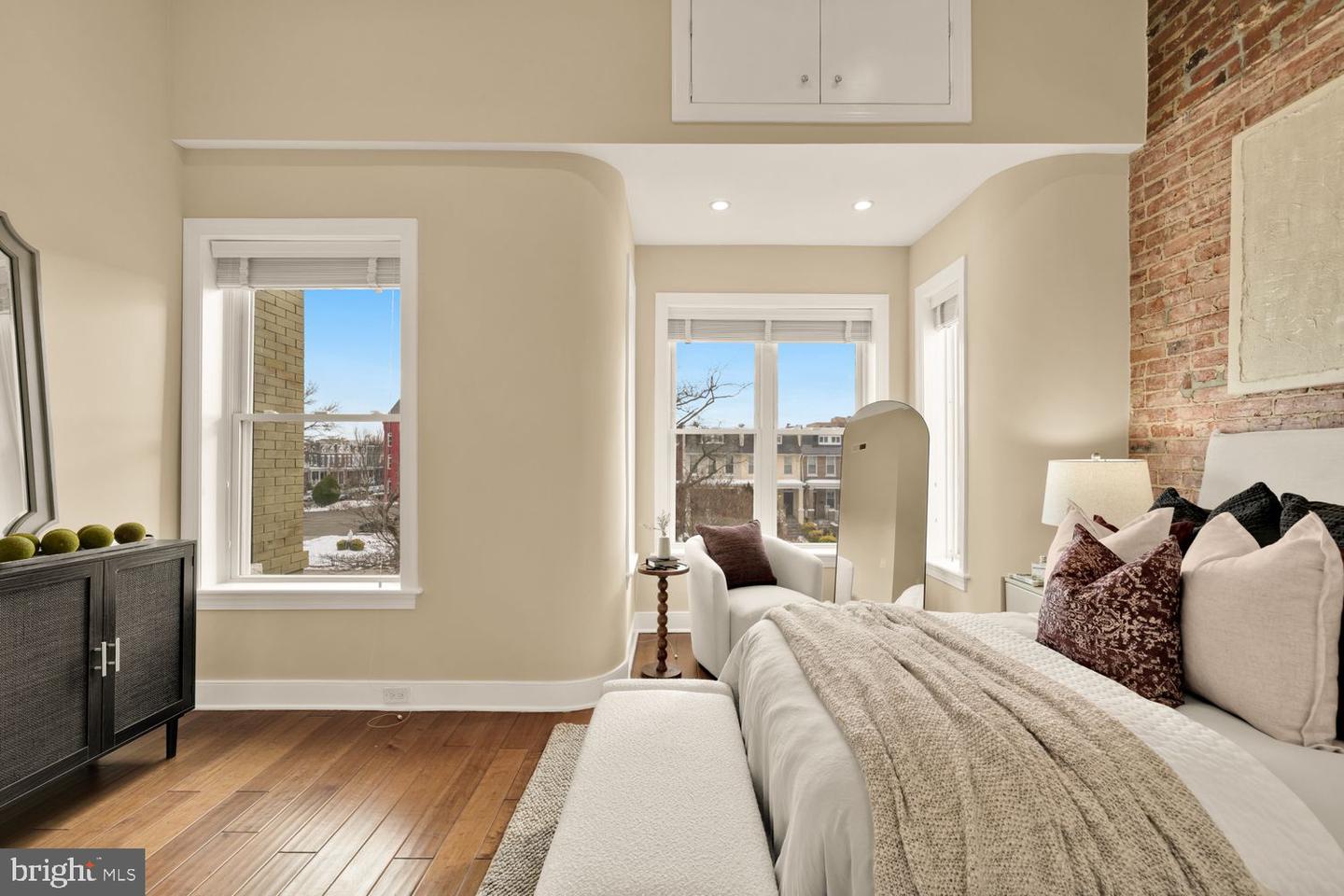 1010 K ST NE, WASHINGTON, District Of Columbia 20002, 4 Bedrooms Bedrooms, ,3 BathroomsBathrooms,Residential,For sale,1010 K ST NE,DCDC2231802 MLS # DCDC2231802