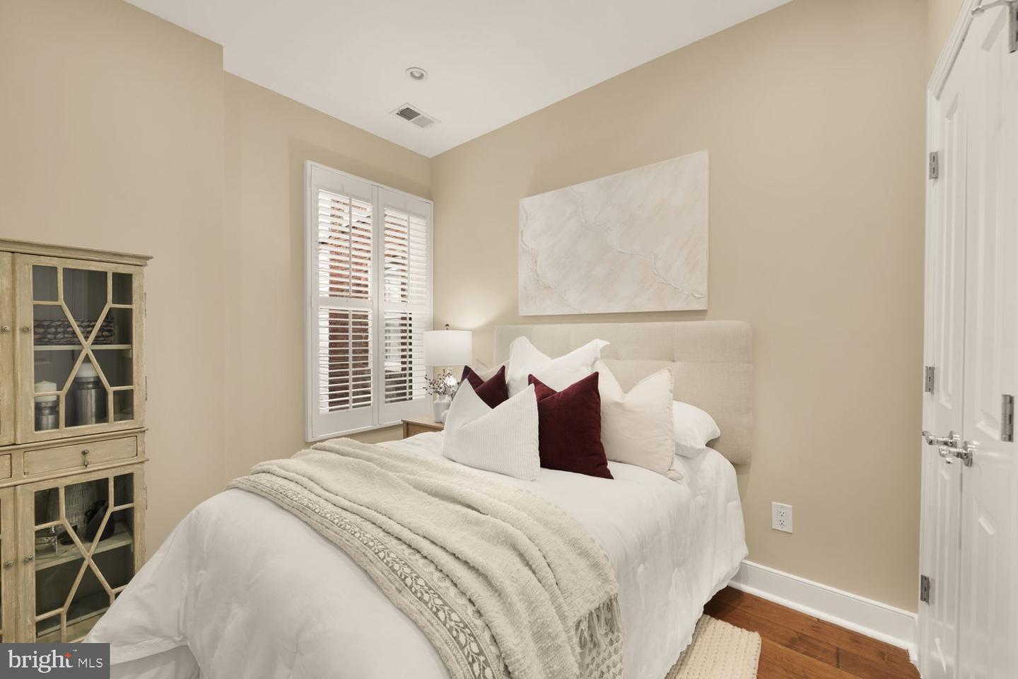 1010 K ST NE, WASHINGTON, District Of Columbia 20002, 4 Bedrooms Bedrooms, ,3 BathroomsBathrooms,Residential,For sale,1010 K ST NE,DCDC2231802 MLS # DCDC2231802