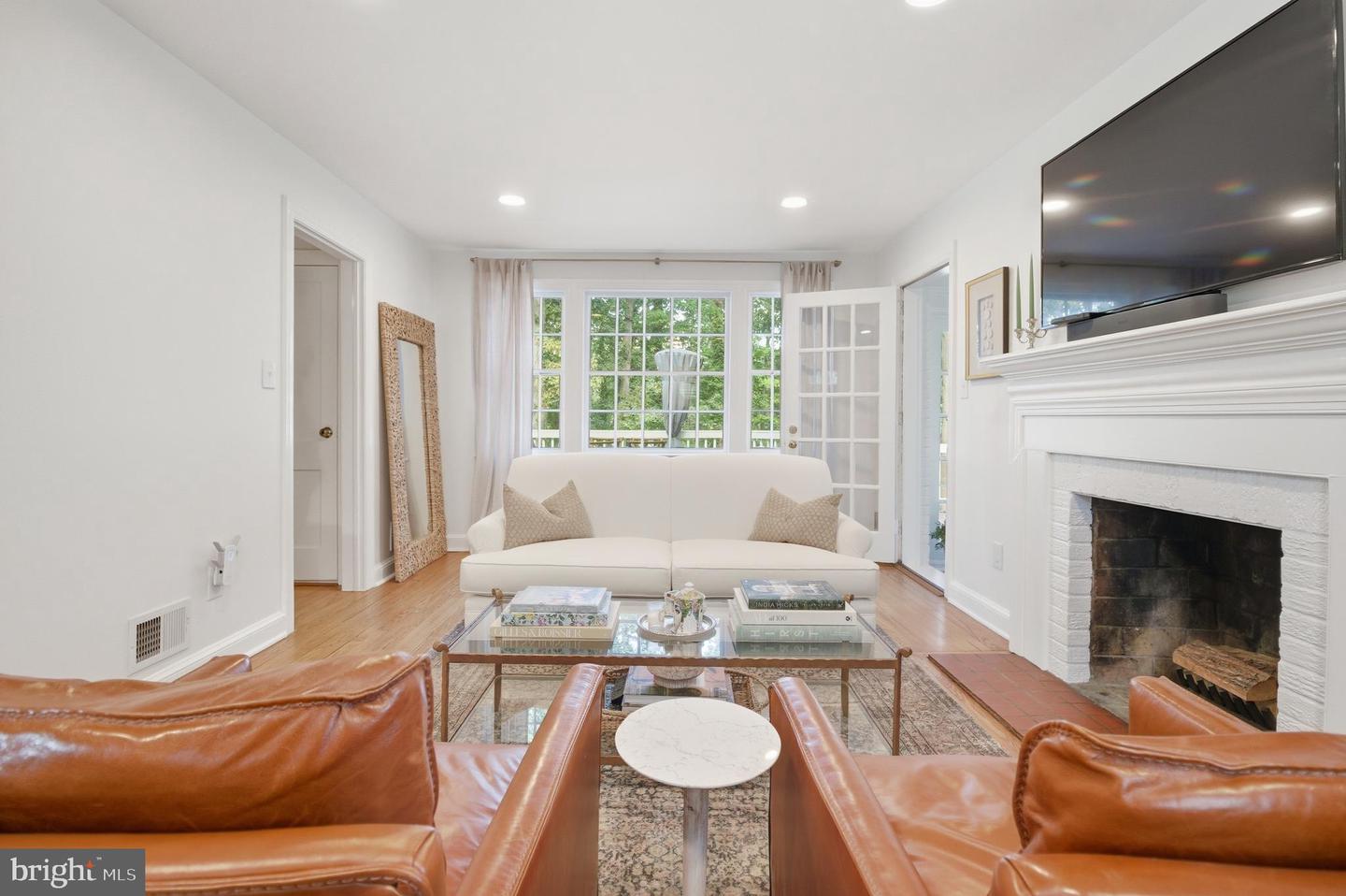 6032 GROVE DR, ALEXANDRIA, Virginia 22307, 3 Bedrooms Bedrooms, ,3 BathroomsBathrooms,Residential,For sale,6032 GROVE DR,VAFX2284390 MLS # VAFX2284390