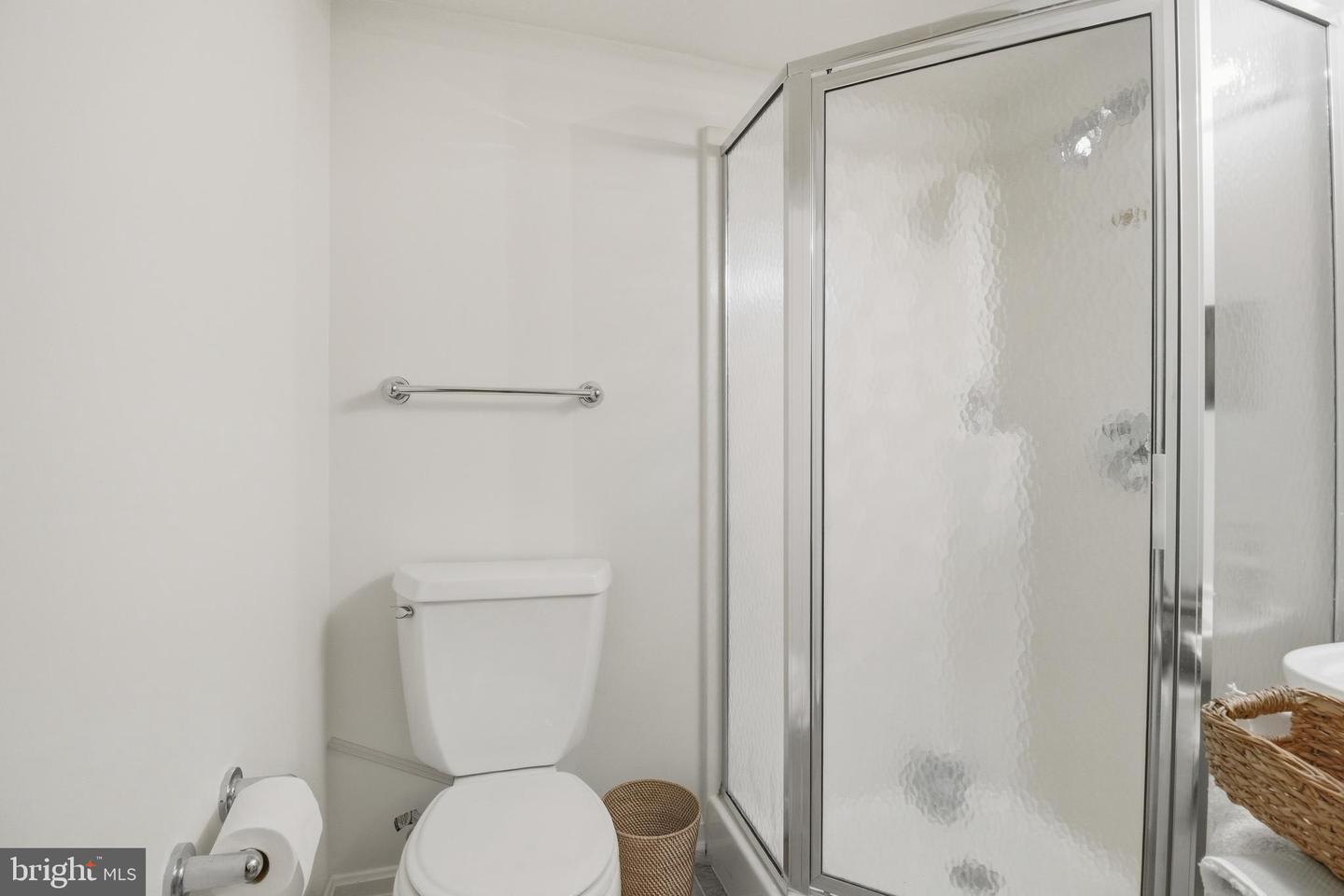 6032 GROVE DR, ALEXANDRIA, Virginia 22307, 3 Bedrooms Bedrooms, ,3 BathroomsBathrooms,Residential,For sale,6032 GROVE DR,VAFX2284390 MLS # VAFX2284390