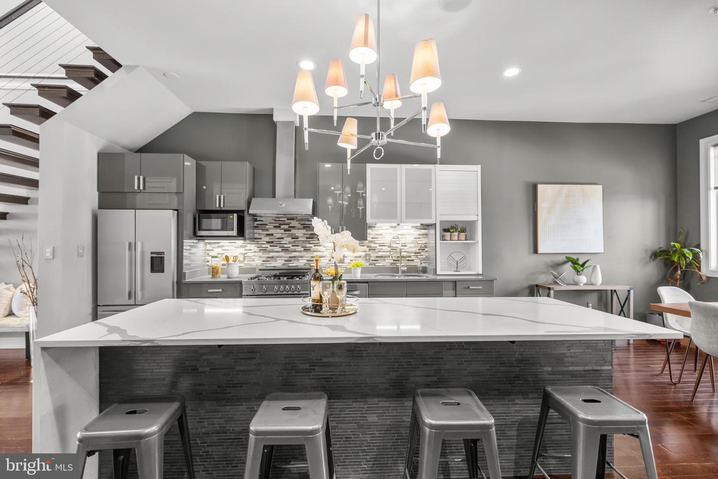 151 V ST NW #4, WASHINGTON, District Of Columbia 20001, 2 Bedrooms Bedrooms, ,2 BathroomsBathrooms,Residential,For sale,151 V ST NW #4,DCDC2240036 MLS # DCDC2240036