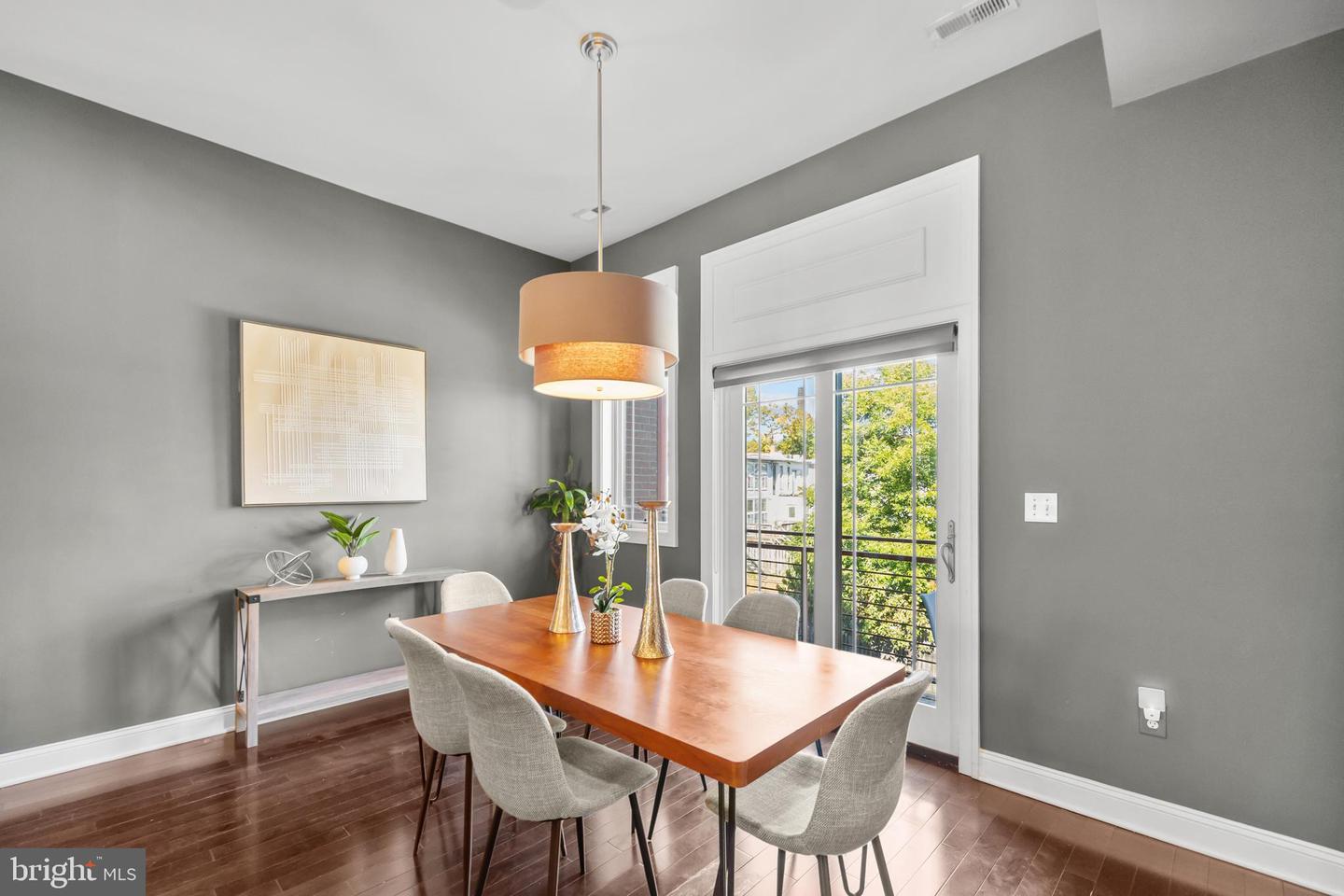 151 V ST NW #4, WASHINGTON, District Of Columbia 20001, 2 Bedrooms Bedrooms, ,2 BathroomsBathrooms,Residential,For sale,151 V ST NW #4,DCDC2240036 MLS # DCDC2240036