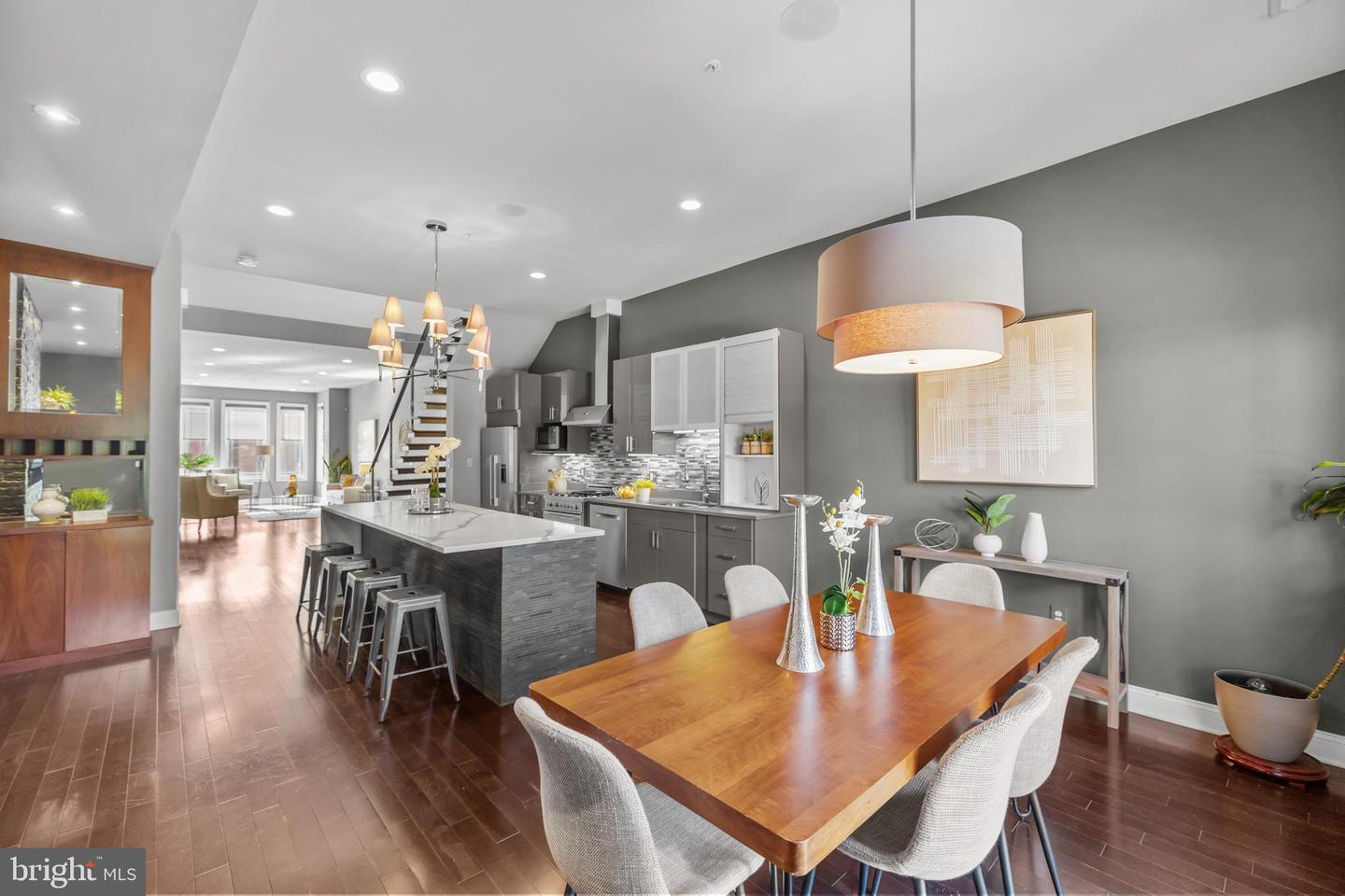 151 V ST NW #4, WASHINGTON, District Of Columbia 20001, 2 Bedrooms Bedrooms, ,2 BathroomsBathrooms,Residential,For sale,151 V ST NW #4,DCDC2240036 MLS # DCDC2240036