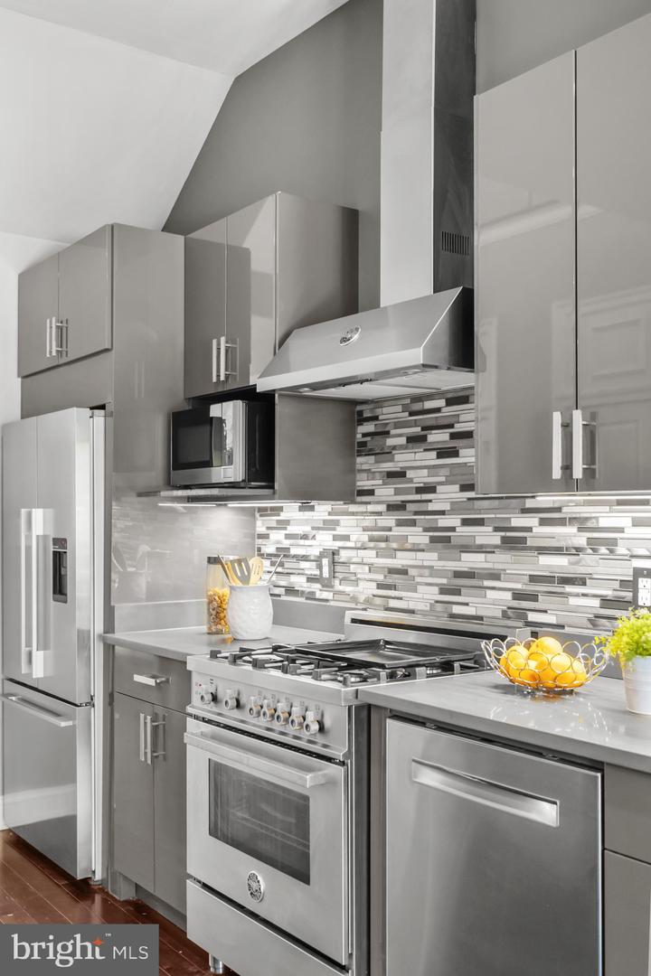 151 V ST NW #4, WASHINGTON, District Of Columbia 20001, 2 Bedrooms Bedrooms, ,2 BathroomsBathrooms,Residential,For sale,151 V ST NW #4,DCDC2240036 MLS # DCDC2240036