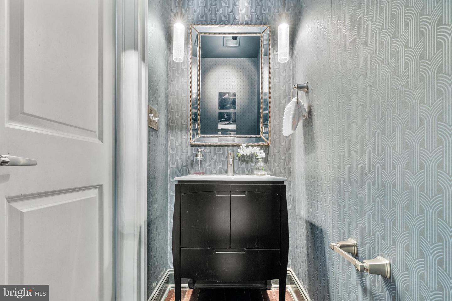 151 V ST NW #4, WASHINGTON, District Of Columbia 20001, 2 Bedrooms Bedrooms, ,2 BathroomsBathrooms,Residential,For sale,151 V ST NW #4,DCDC2240036 MLS # DCDC2240036