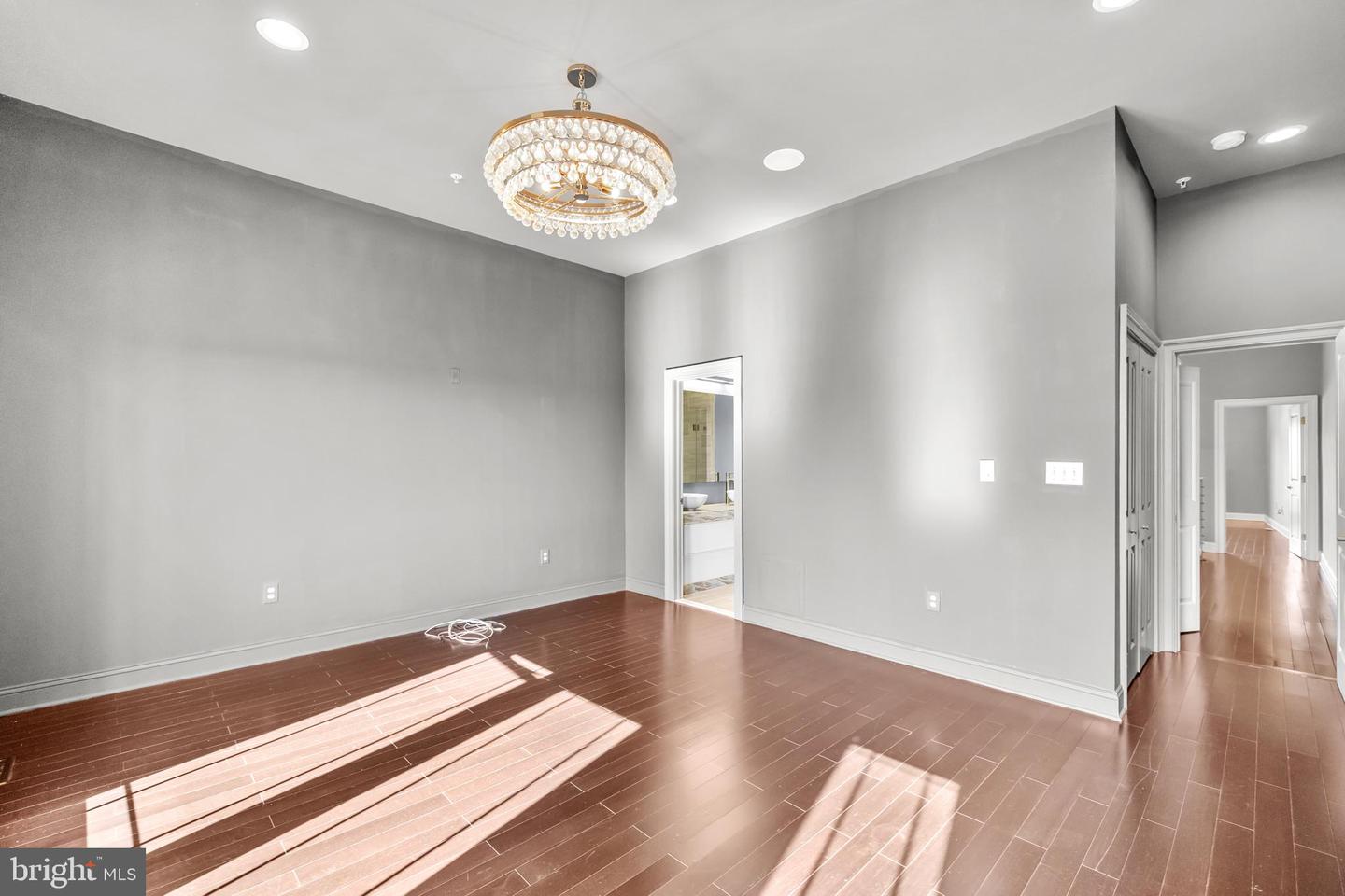 151 V ST NW #4, WASHINGTON, District Of Columbia 20001, 2 Bedrooms Bedrooms, ,2 BathroomsBathrooms,Residential,For sale,151 V ST NW #4,DCDC2240036 MLS # DCDC2240036