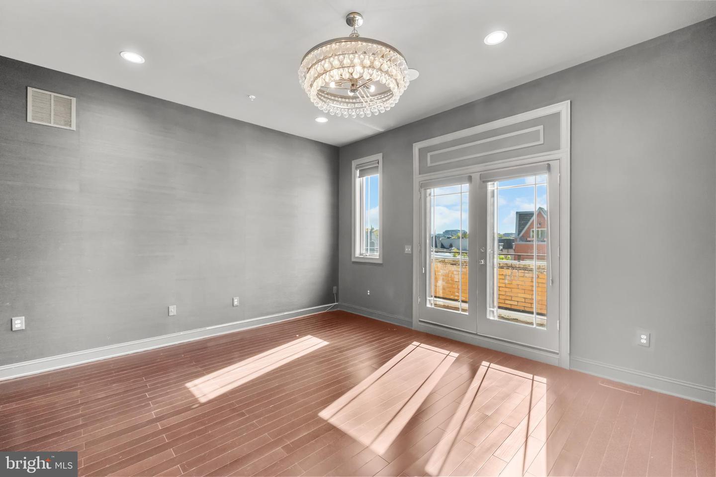 151 V ST NW #4, WASHINGTON, District Of Columbia 20001, 2 Bedrooms Bedrooms, ,2 BathroomsBathrooms,Residential,For sale,151 V ST NW #4,DCDC2240036 MLS # DCDC2240036