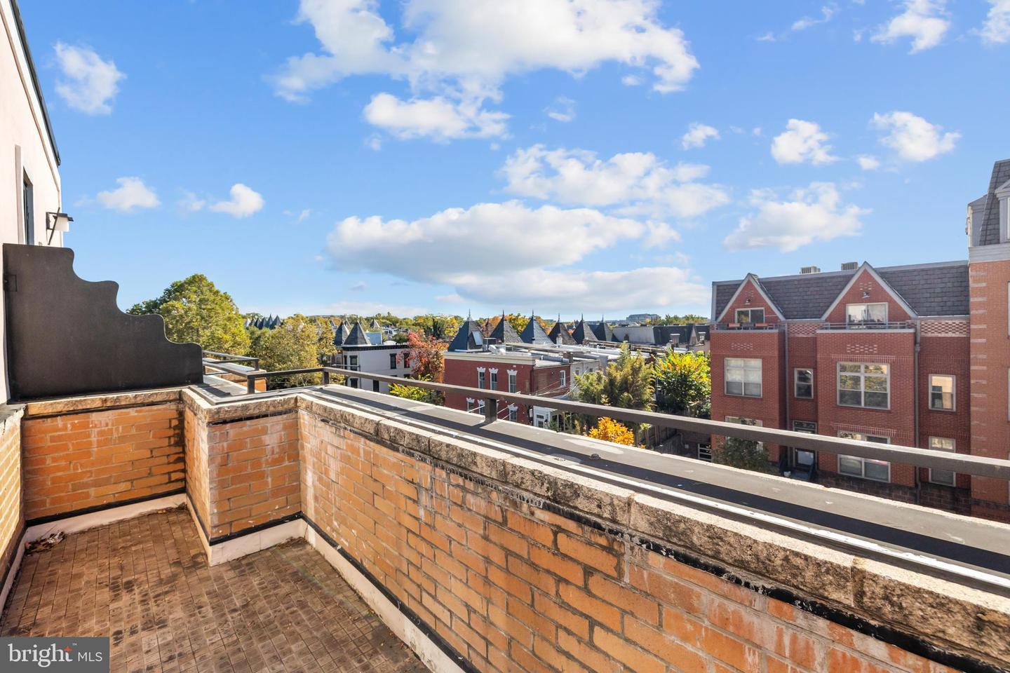 151 V ST NW #4, WASHINGTON, District Of Columbia 20001, 2 Bedrooms Bedrooms, ,2 BathroomsBathrooms,Residential,For sale,151 V ST NW #4,DCDC2240036 MLS # DCDC2240036