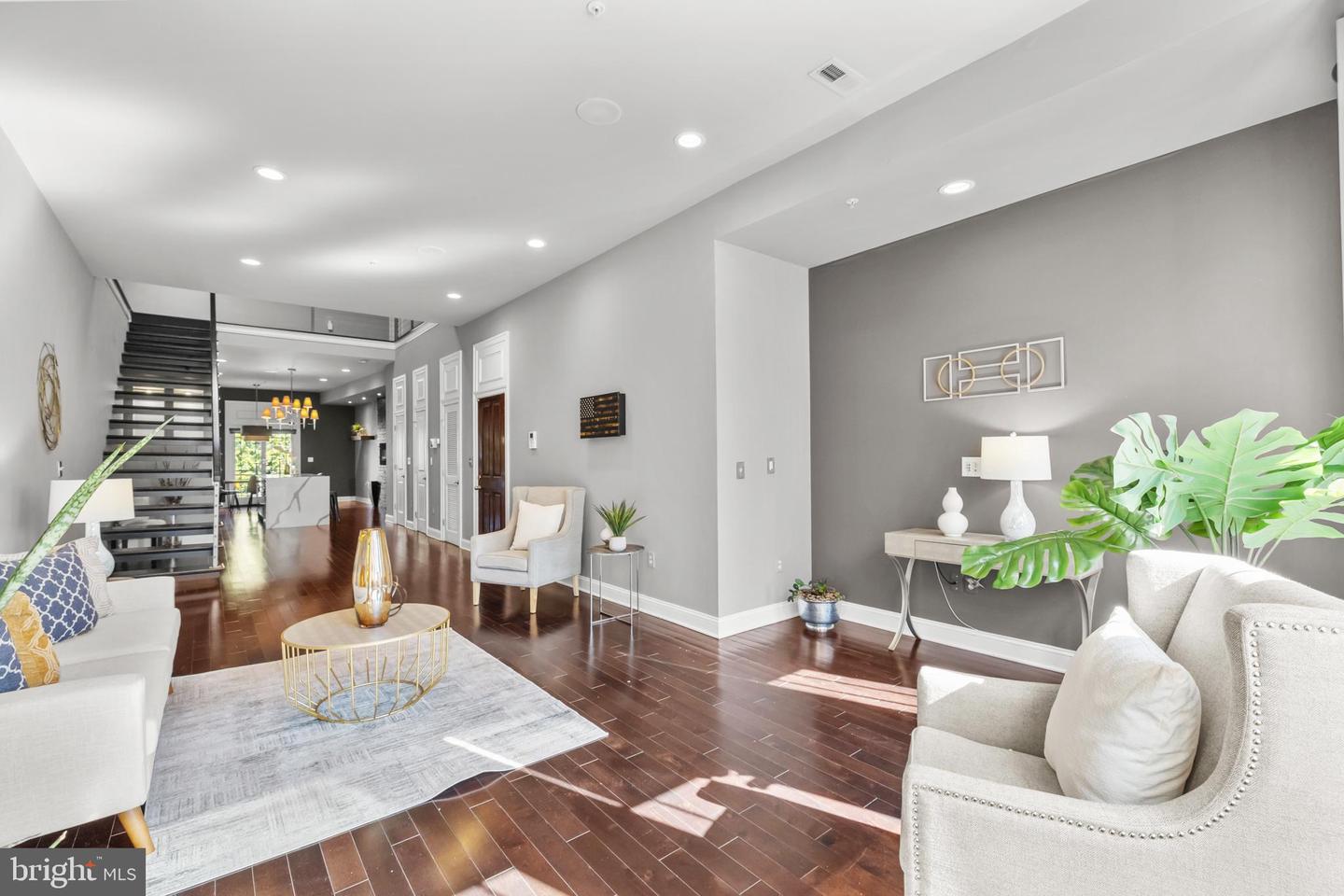 151 V ST NW #4, WASHINGTON, District Of Columbia 20001, 2 Bedrooms Bedrooms, ,2 BathroomsBathrooms,Residential,For sale,151 V ST NW #4,DCDC2240036 MLS # DCDC2240036