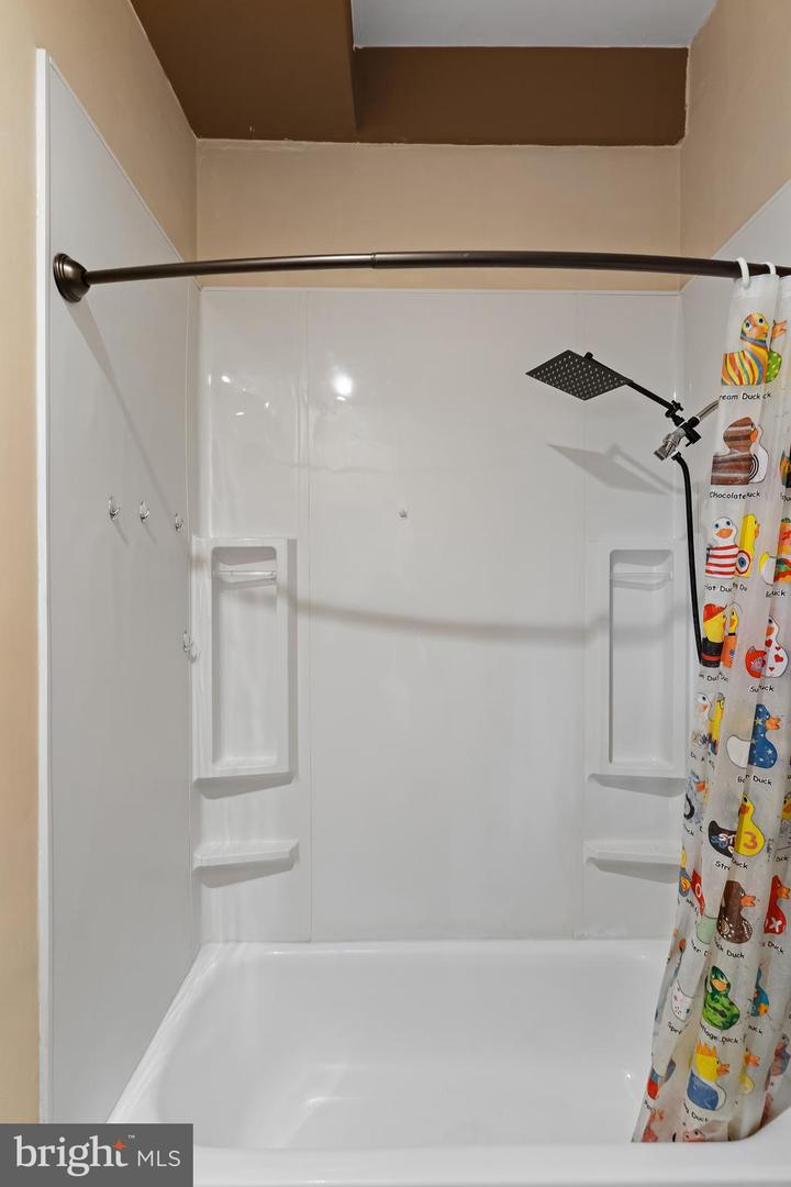 4221 AMERICANA DR #203, ANNANDALE, Virginia 22003, 2 Bedrooms Bedrooms, ,1 BathroomBathrooms,Residential,For sale,4221 AMERICANA DR #203,VAFX2285354 MLS # VAFX2285354