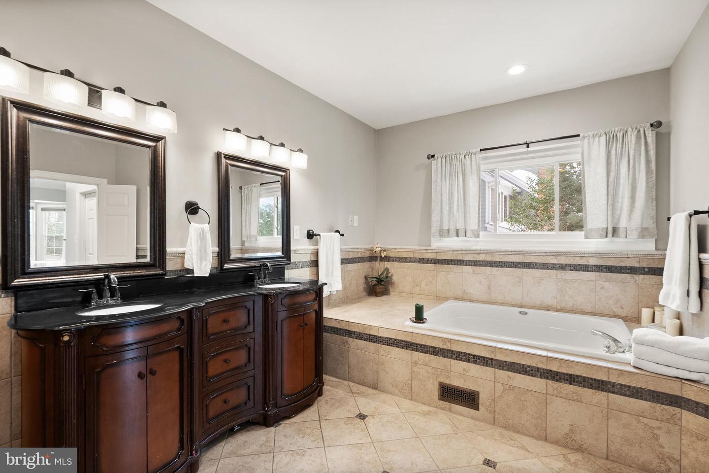 1134 ROUND PEBBLE LN, RESTON, Virginia 20194, 4 Bedrooms Bedrooms, ,4 BathroomsBathrooms,Residential,For sale,1134 ROUND PEBBLE LN,VAFX2286916 MLS # VAFX2286916