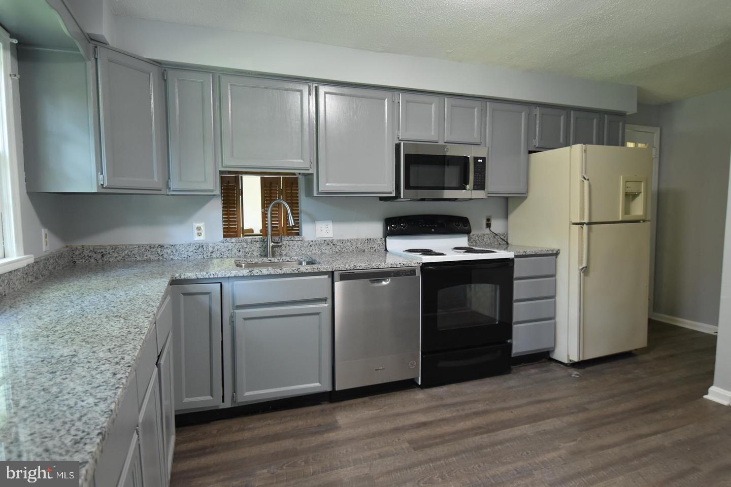 7201 BARRY RD, ALEXANDRIA, Virginia 22315, 3 Bedrooms Bedrooms, ,1 BathroomBathrooms,Residential,For sale,7201 BARRY RD,VAFX2287100 MLS # VAFX2287100