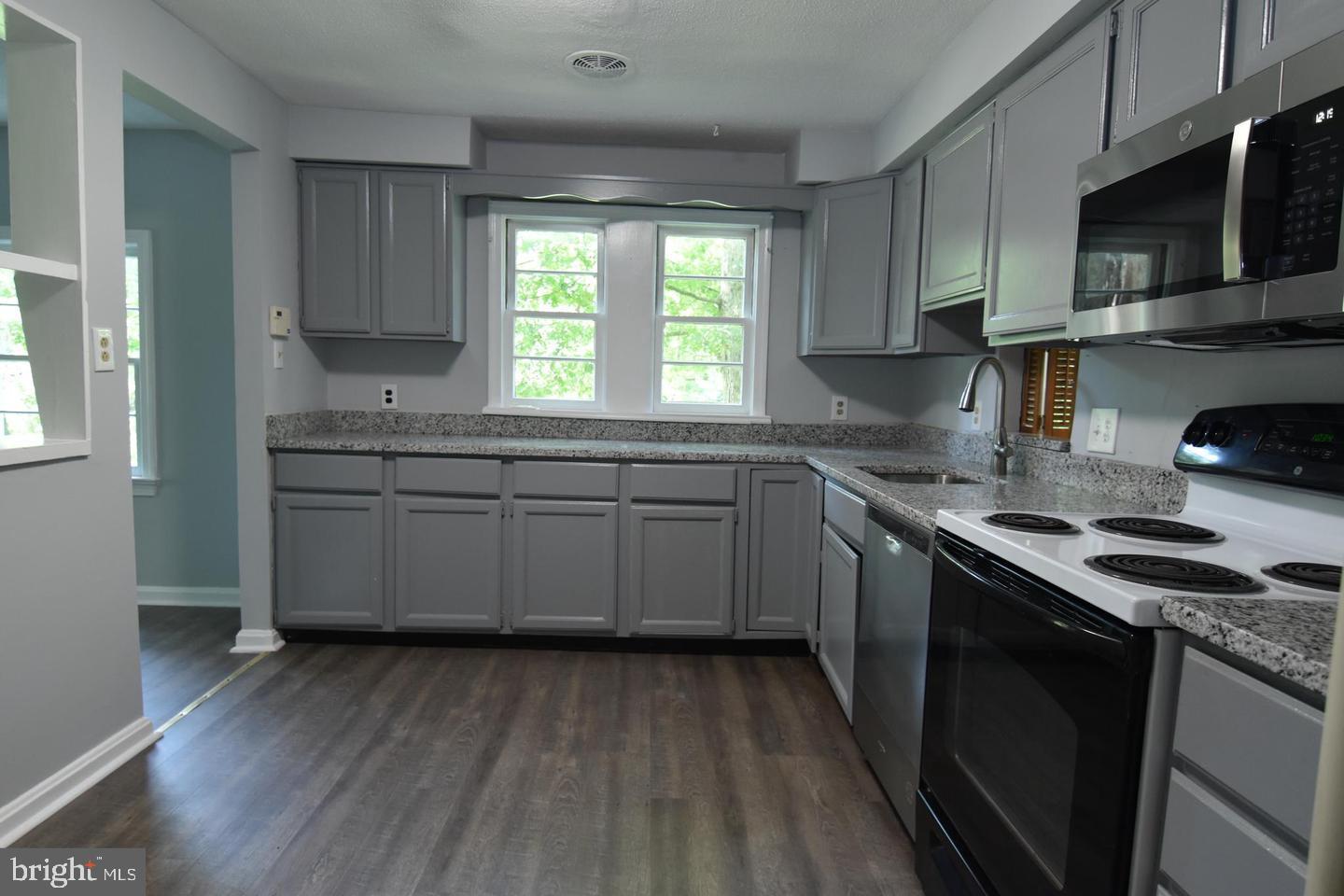7201 BARRY RD, ALEXANDRIA, Virginia 22315, 3 Bedrooms Bedrooms, ,1 BathroomBathrooms,Residential,For sale,7201 BARRY RD,VAFX2287100 MLS # VAFX2287100