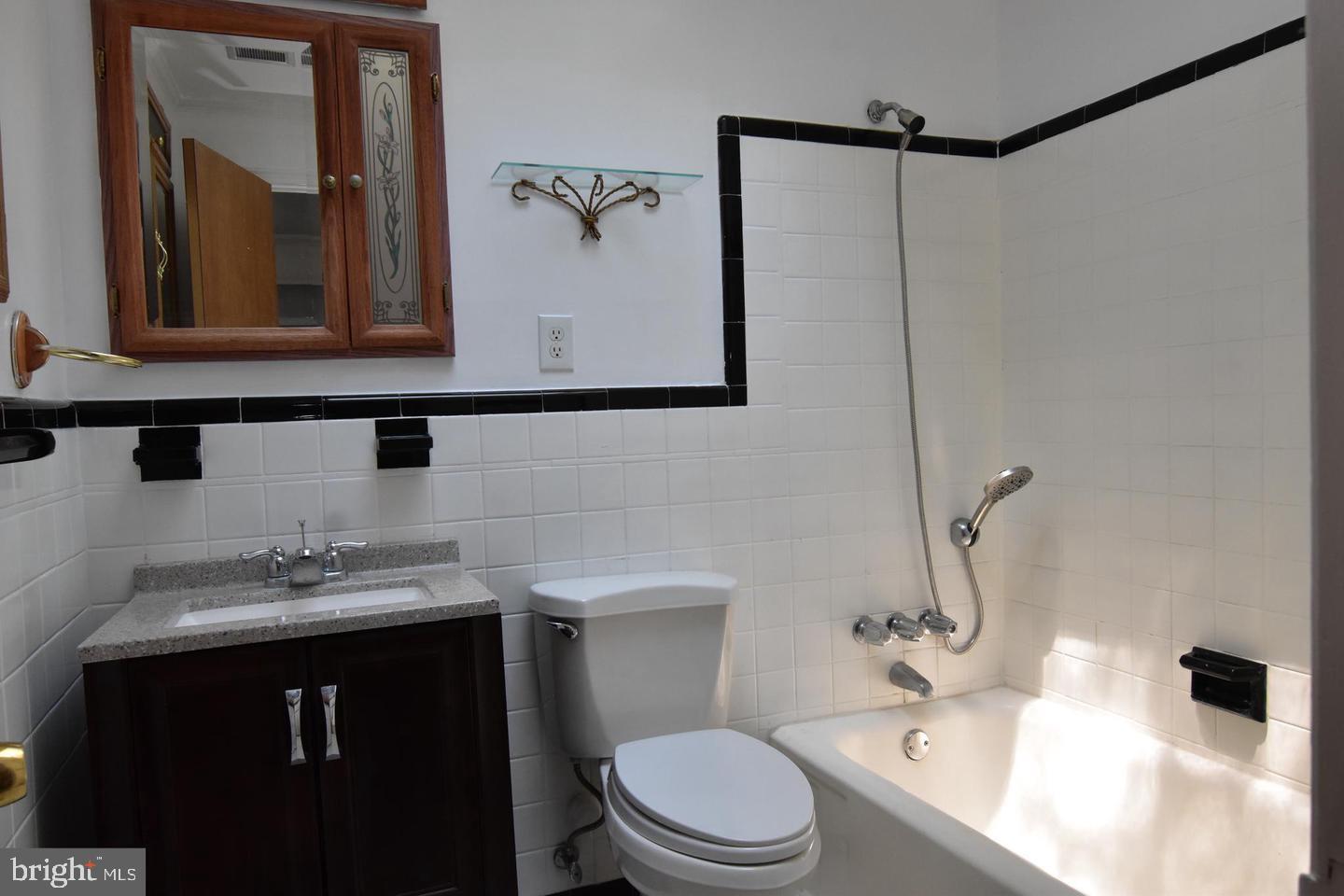 7201 BARRY RD, ALEXANDRIA, Virginia 22315, 3 Bedrooms Bedrooms, ,1 BathroomBathrooms,Residential,For sale,7201 BARRY RD,VAFX2287100 MLS # VAFX2287100