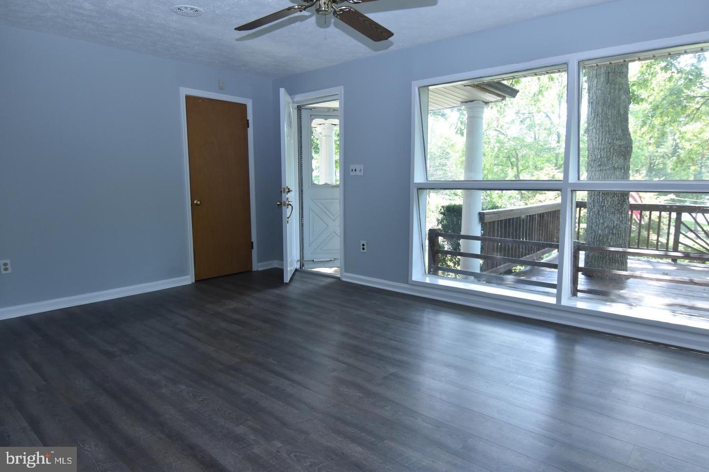 7201 BARRY RD, ALEXANDRIA, Virginia 22315, 3 Bedrooms Bedrooms, ,1 BathroomBathrooms,Residential,For sale,7201 BARRY RD,VAFX2287100 MLS # VAFX2287100